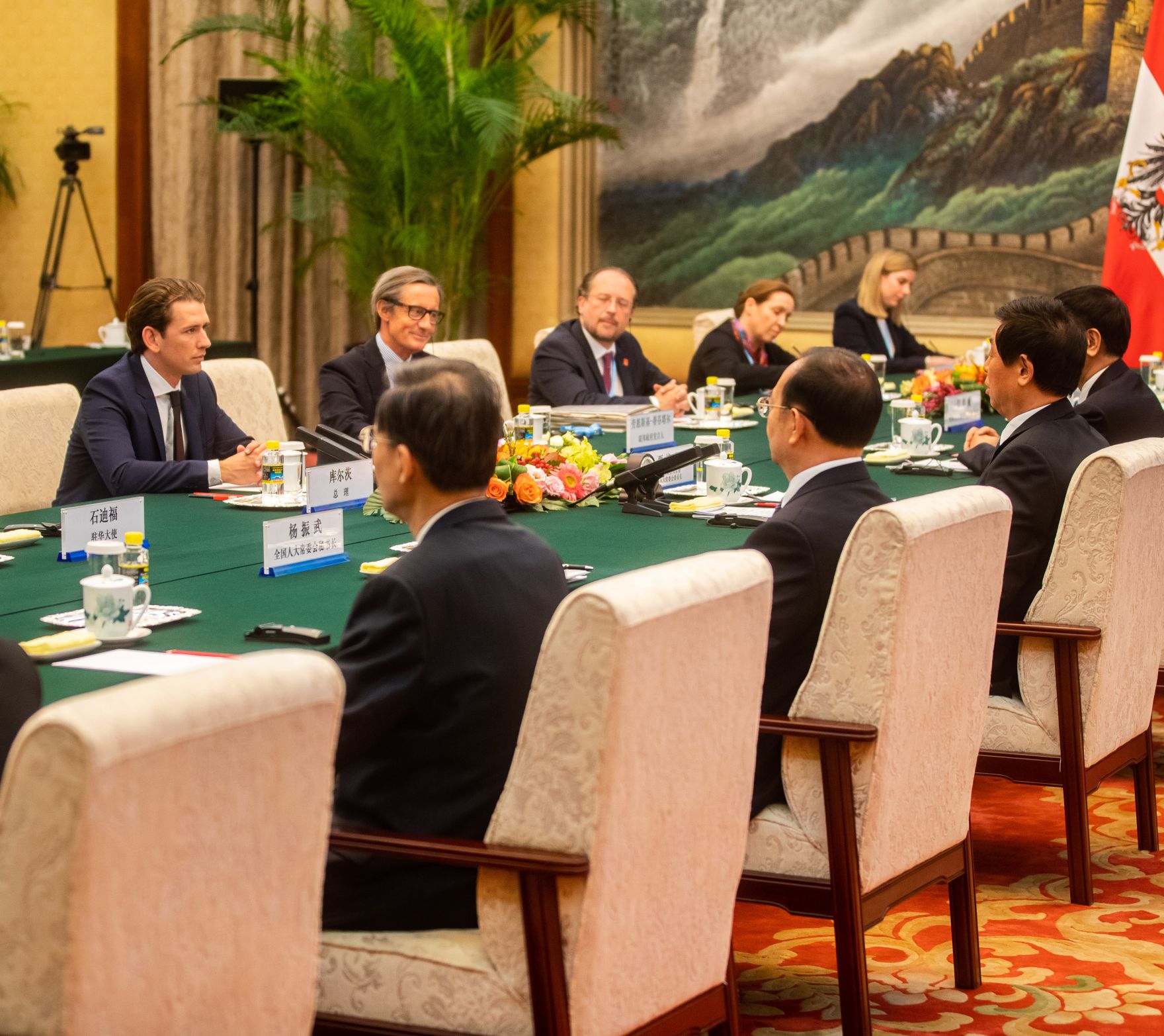 Am 26. April 2019 fand die Arbeitsreise von Bundeskanzler Sebastian Kurz in China statt. Im Bild zu Gast bei LI Zhanshu, Pr&auml;sident des Nationalen Volkskongresses