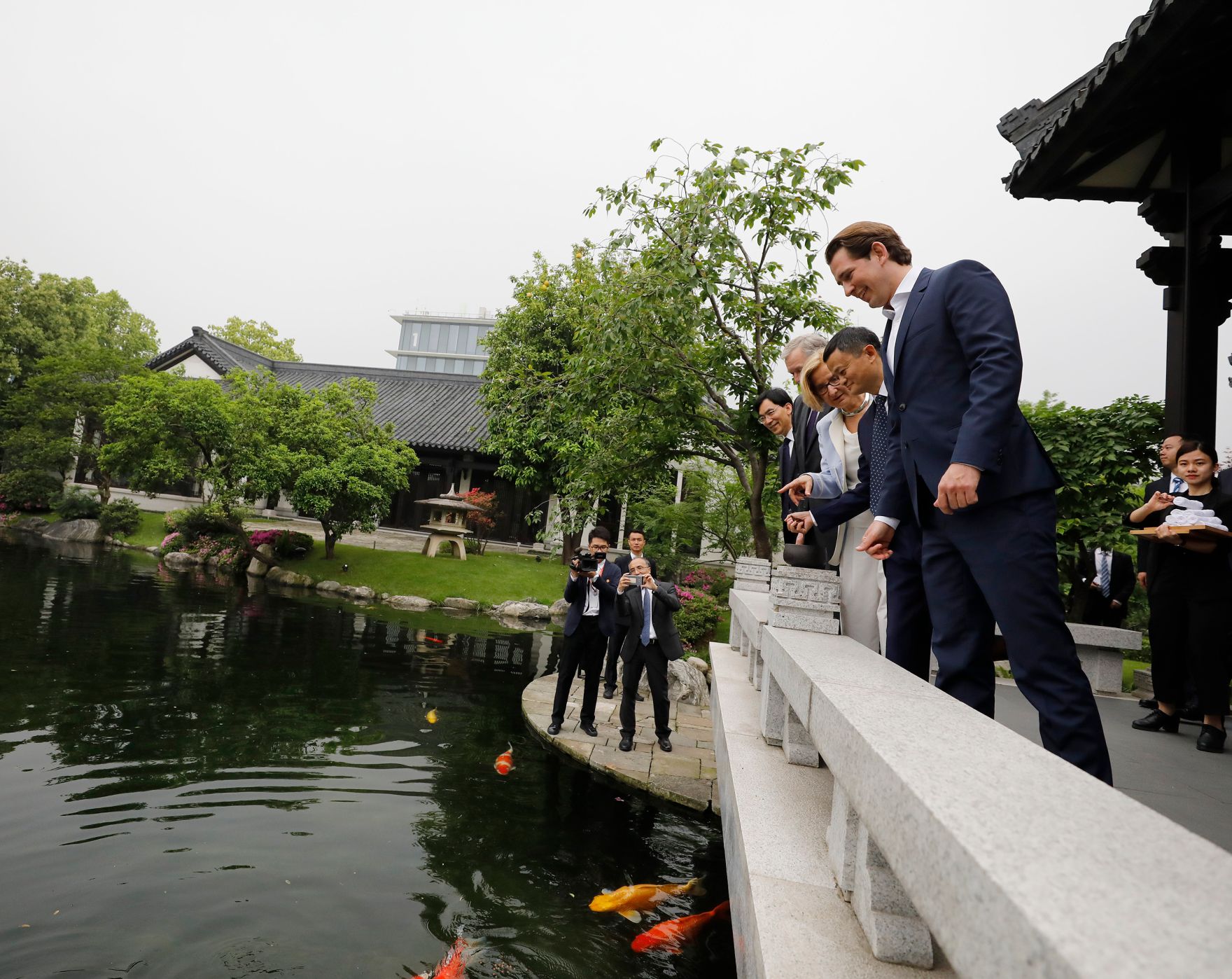 Am 25. April 2019 fand die Arbeitsreise von Bundeskanzler Sebastian Kurz in China statt. Im Bild mit dem Gr&uuml;nder und Executive Chairman der Alibaba Group Jack Ma und Landeshauptfrau Johanna Mikl-Leitner.