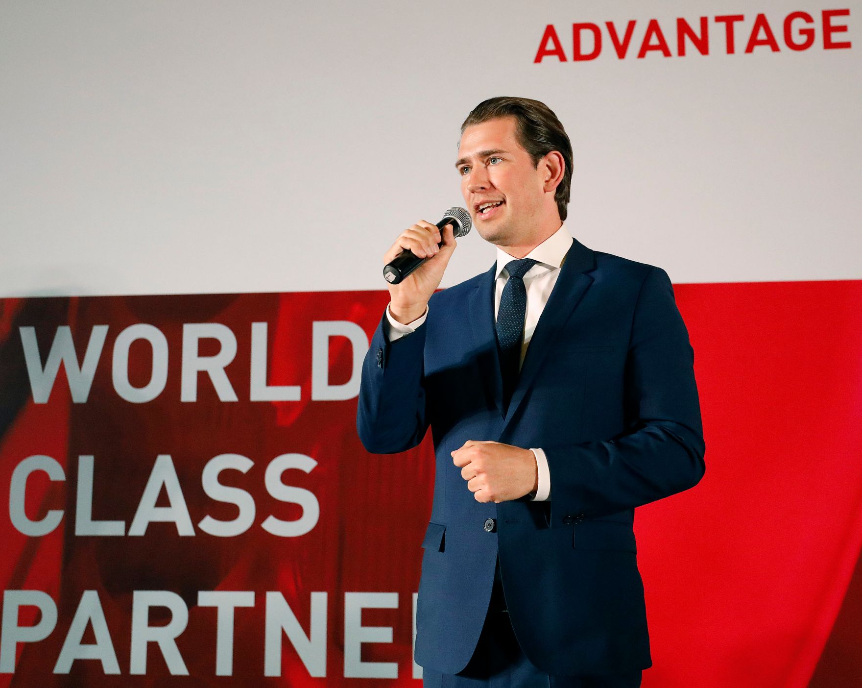 Am 27. April 2019 fand die Arbeitsreise von Bundeskanzler Sebastian Kurz (im Bild) in China statt. Im Bild bei den Shaolin M&ouml;nchen.