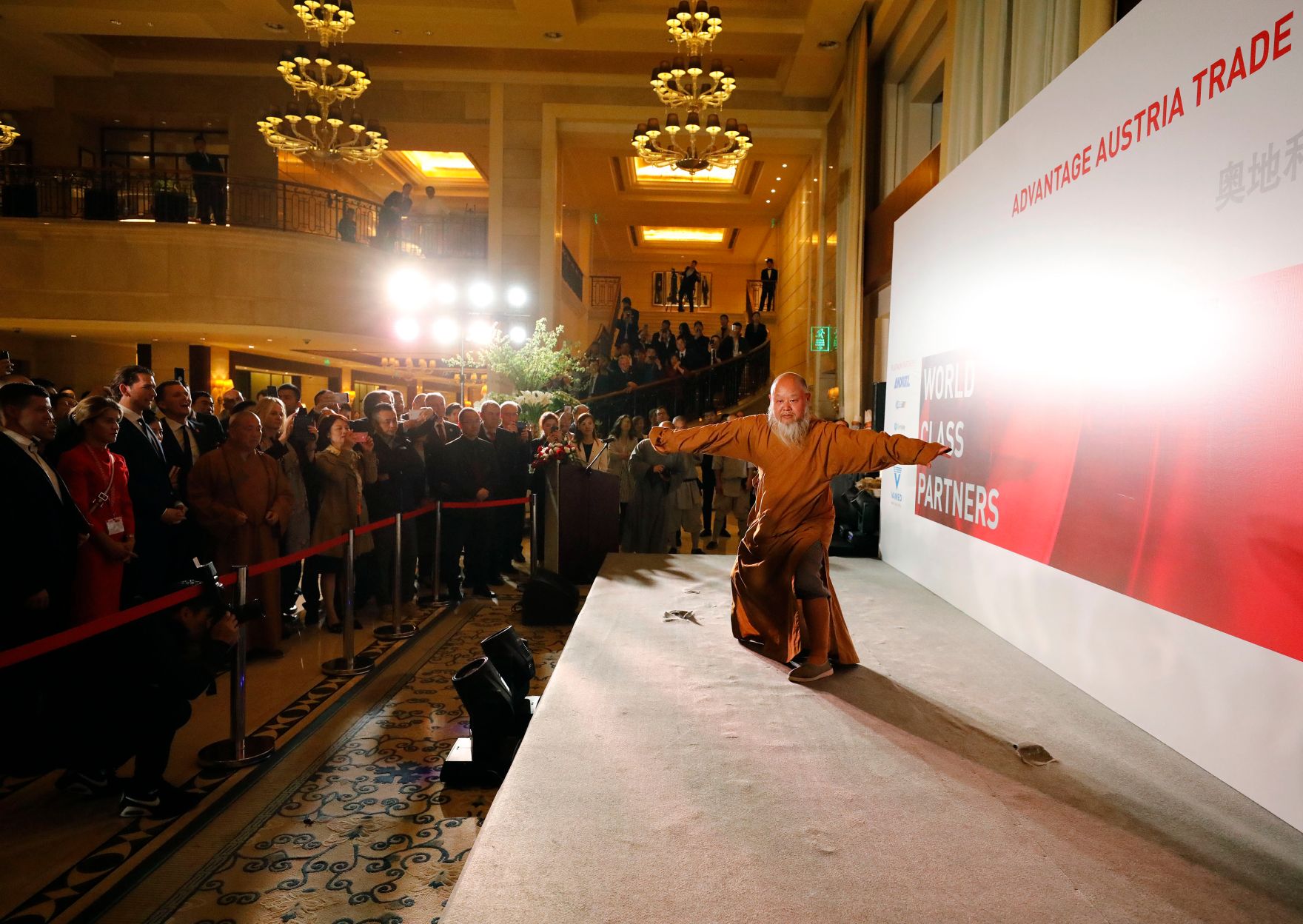 Am 27. April 2019 fand die Arbeitsreise von Bundeskanzler Sebastian Kurz in China statt. Im Bild bei den Shaolin M&ouml;nchen.