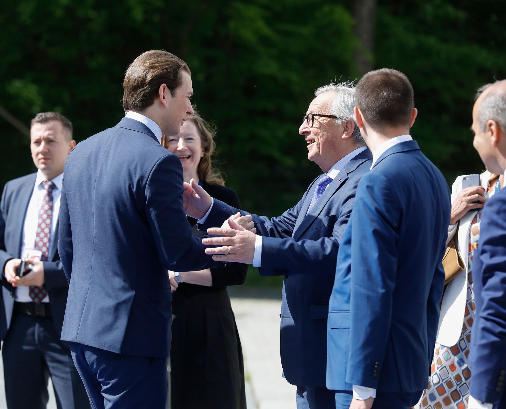 Am 9. Mai 2019 nahm Bundeskanzler Sebastian Kurz (l.) am EU-Gipfel in Sibiu teil. Im Bild mit dem Pr&auml;sidenten der Europ&auml;ischen Kommission Jean-Claude Juncker (r.).