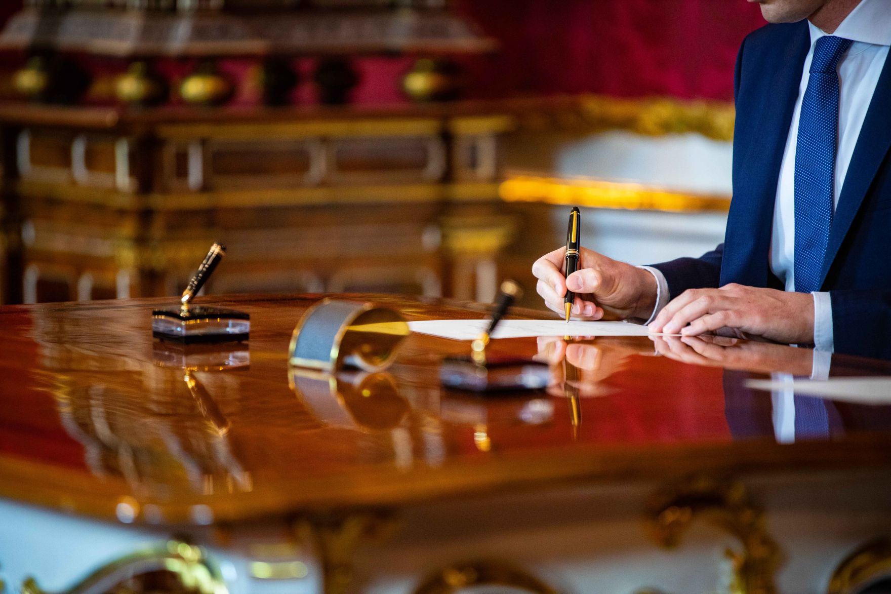 Am 22. Mai 2019 fand die Angelobung der &ouml;sterreichischen &Uuml;bergangsminister durch Bundespr&auml;sident Alexander Van der Bellen statt.