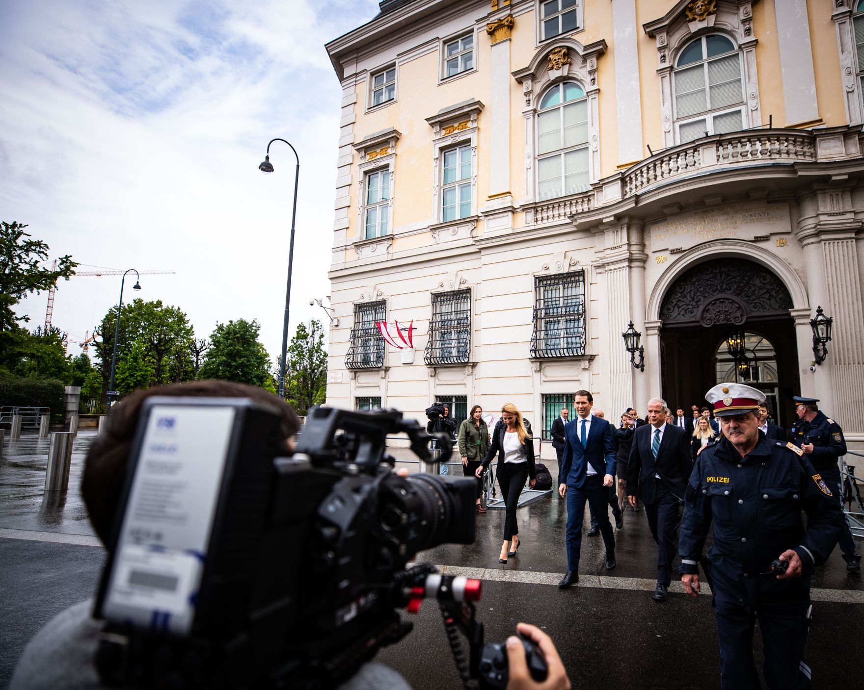 Am 22. Mai 2019 fand die Angelobung der &ouml;sterreichischen &Uuml;bergangsminister durch Bundespr&auml;sident Alexander Van der Bellen statt.