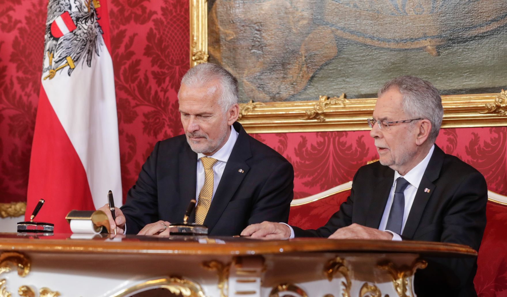 Am 18. Dezember 2017 wurde die neue Bundesregierung vom Bundespr&auml;sidenten in der Pr&auml;sidentschaftskanzlei angelobt. Im Bild Bundesminister Josef Moser (l.) und mit Bundespr&auml;sident Alexander Van der Bellen (r.).
