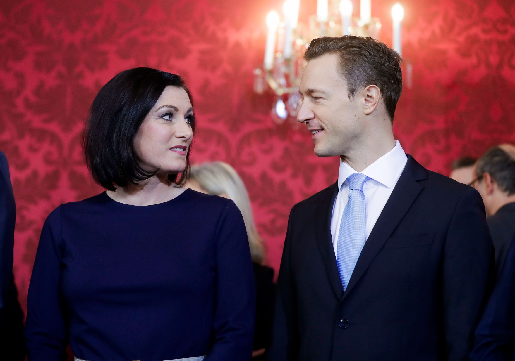 Am 18. Dezember 2017 wurde die neue Bundesregierung vom Bundespr&auml;sidenten in der Pr&auml;sidentschaftskanzlei angelobt. Im Bild Bundesminister Gernot Bl&uuml;mel (r.) mit Bundesministerin Elisabeth K&ouml;stinger (l.).