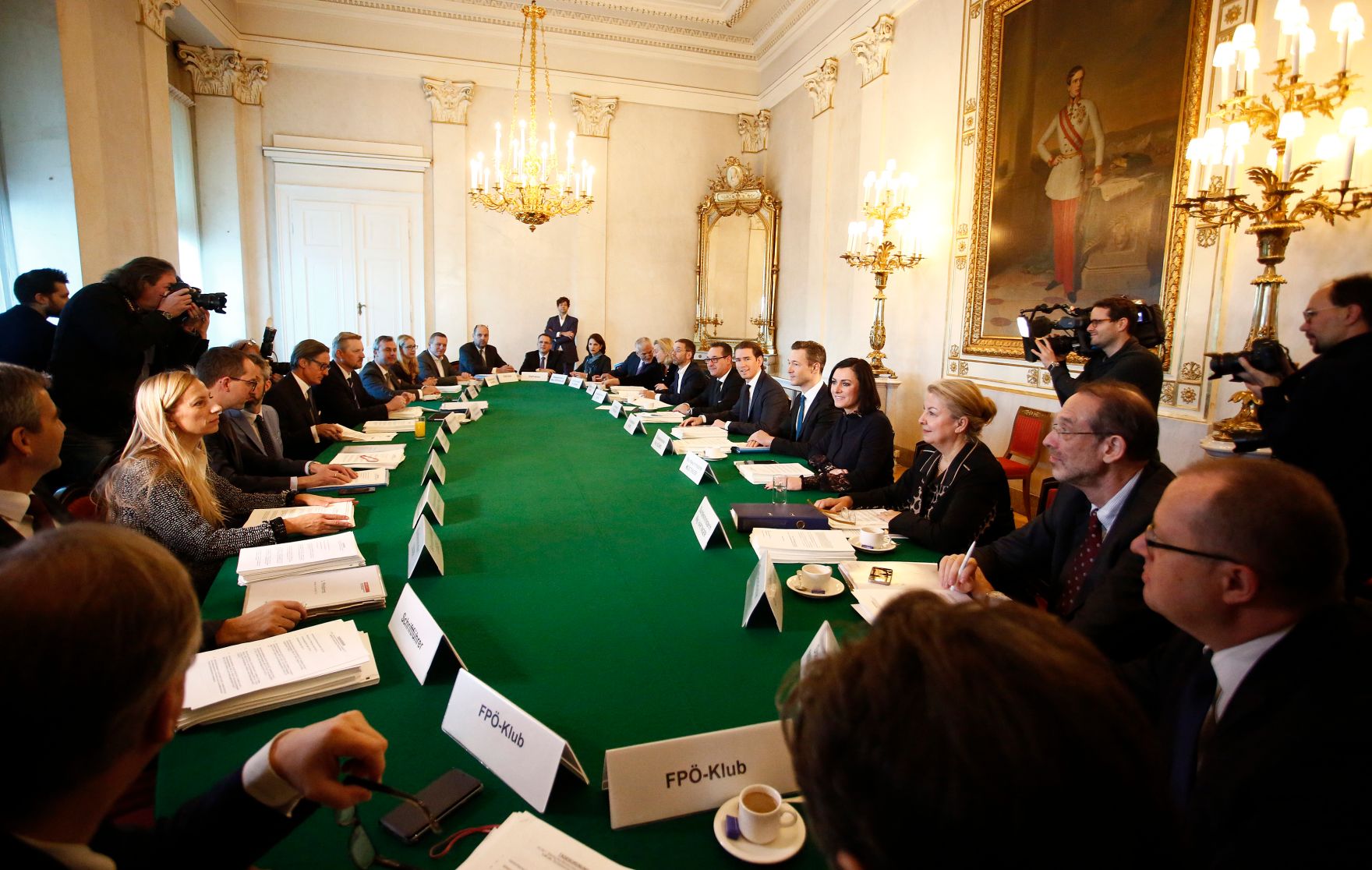 Am 19. Dezember 2017 fand die erste Sitzung des Ministerrates der neuen Bundesregierung statt.