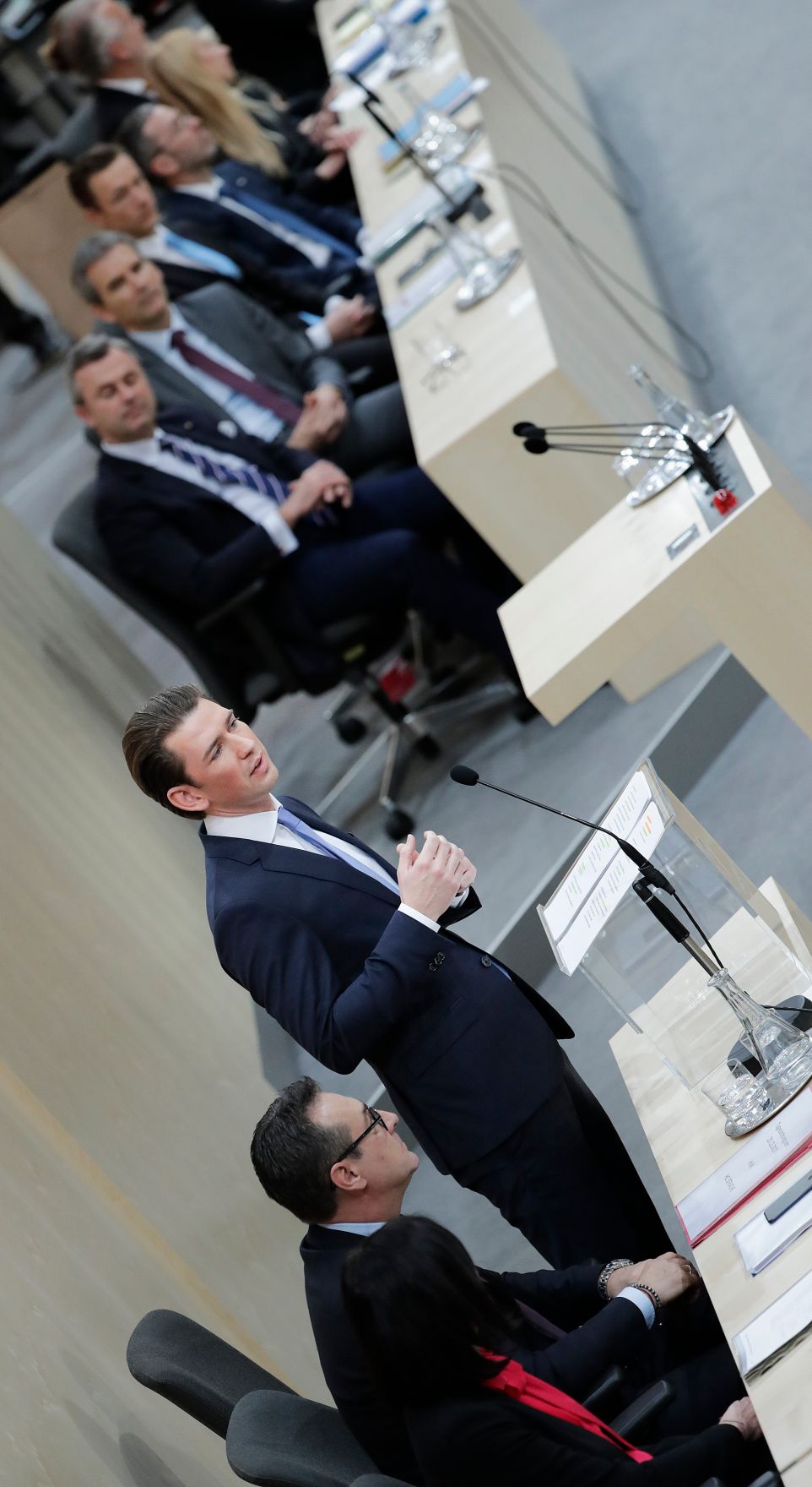 Am 20. Dezember 2017 stellte Bundeskanzler Sebastian Kurz im Nationalrat im Parlament das Arbeitsprogramm der Bundesregierung vor.