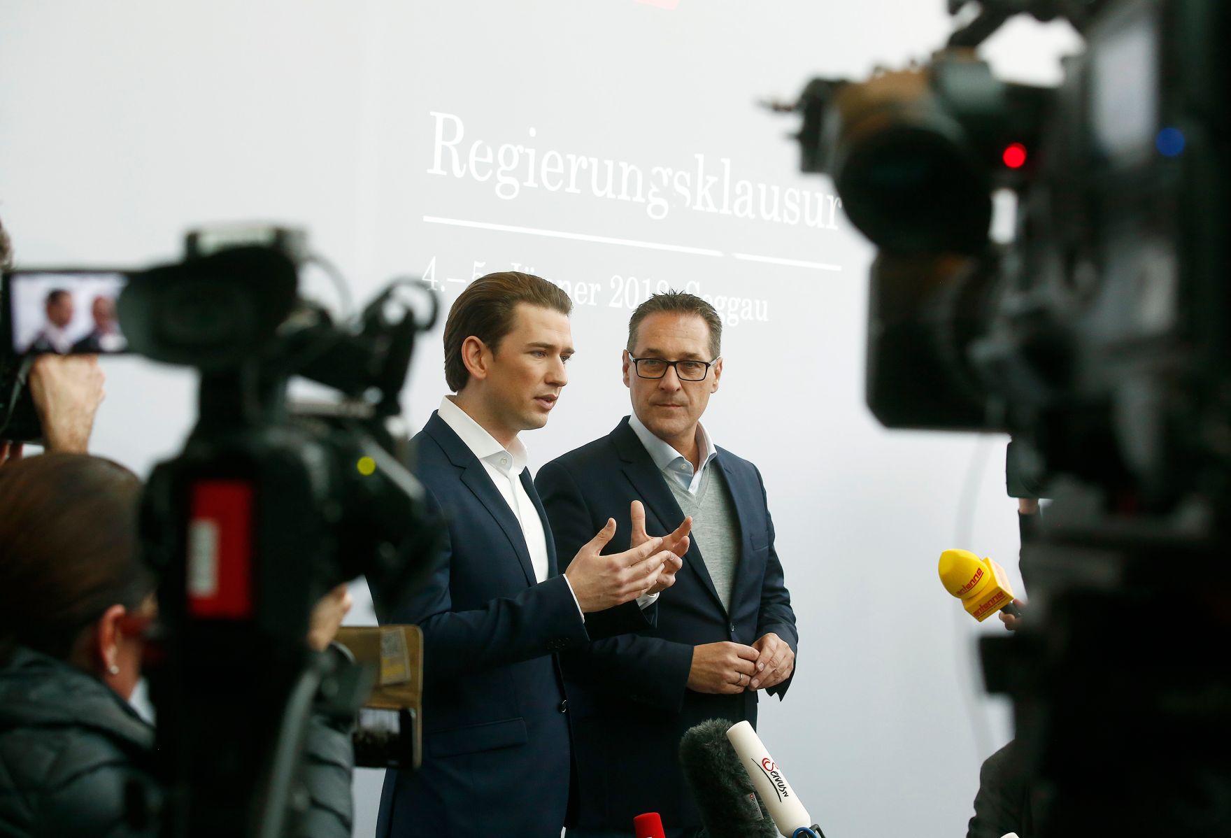 Am 4. J&auml;nner 2017 begann in Seggau die zweit&auml;gige Klausurtagung der Bundesregierung. Im Bild Bundeskanzler Sebastian Kurz (l.) und Vizekanzler Heinz-Christian Strache (r.).