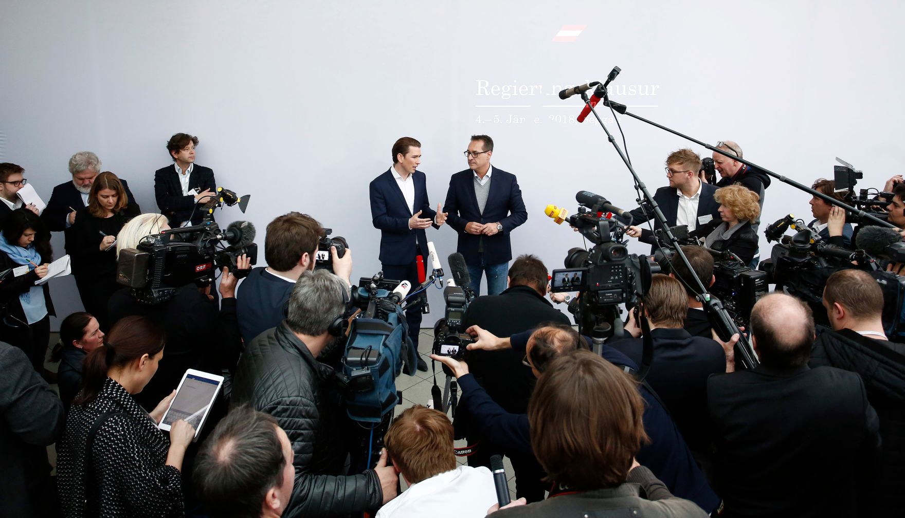 Am 4. J&auml;nner 2017 begann in Seggau die zweit&auml;gige Klausurtagung der Bundesregierung. Im Bild Bundeskanzler Sebastian Kurz (l.) und Vizekanzler Heinz-Christian Strache (r.).