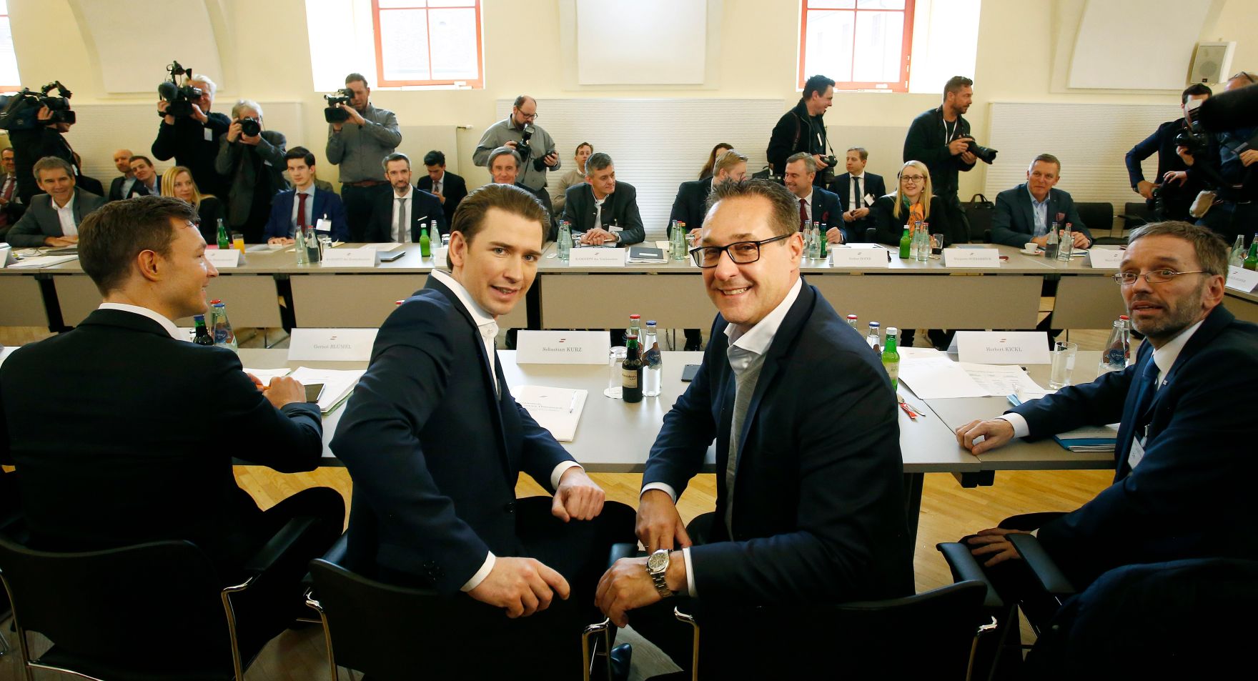 Am 4. J&auml;nner 2017 begann in Seggau die zweit&auml;gige Klausurtagung der Bundesregierung. Im Bild Bundeskanzler Sebastian Kurz (m.l.) mit Vizekanzler Heinz-Christian Strache (m.r.), Bundesminister Gernot Bl&uuml;mel (l.) und Bundesminister Herbert Kickl (r.).