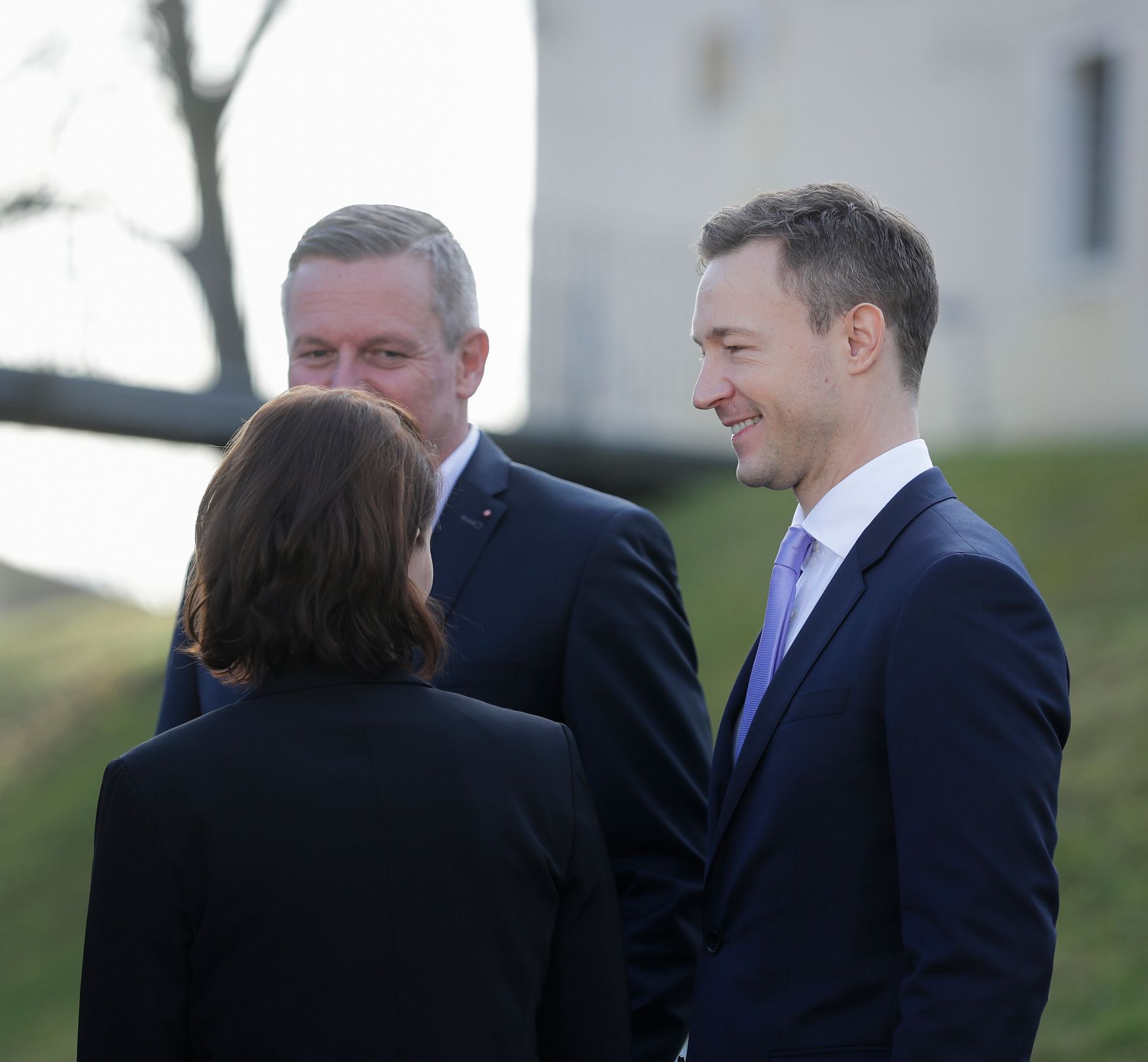 Am 5. J&auml;nner 2017 endete in Seggau die zweit&auml;gige Klausurtagung der Bundesregierung. Im Bild Bundesminister Gernot Bl&uuml;mel (r.) mit Bundesminister Mario Kunasek (m.) und Staatssekret&auml;rin Karoline Edtstadler (l.).