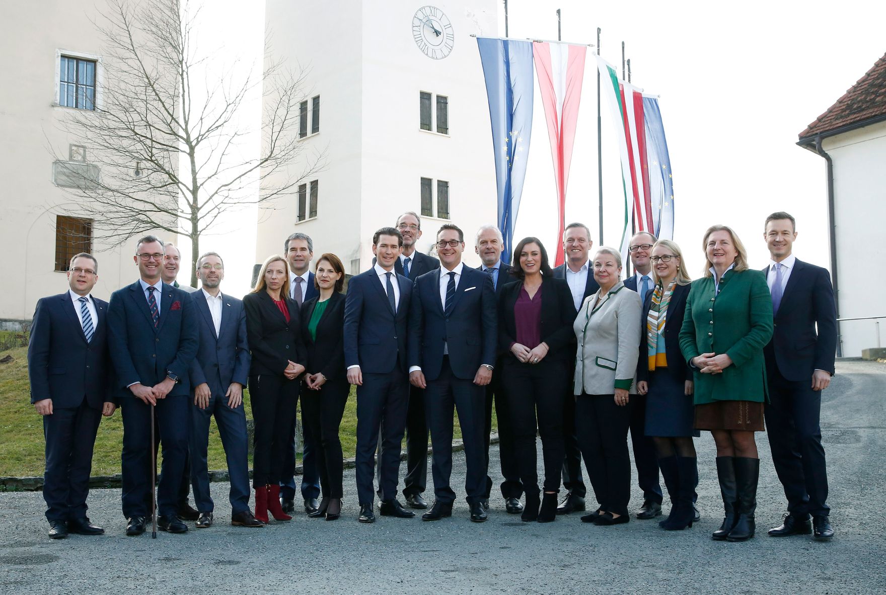 Am 5. J&auml;nner 2017 endete in Seggau die zweit&auml;gige Klausurtagung der Bundesregierung. Im Bild (v.l.n.r.) &Ouml;VP-Klubobmann August W&ouml;ginger, Bundesminister Norbert Hofer, FP&Ouml;-Klubobmann Walter Rosenkranz, Bundesminister Herbert Kickl, Bundesministerin Juliane Bogner-Strau&szlig;, Bundesminister Hartwig L&ouml;ger, Staatssekret&auml;rin Karoline Edtstadler, Bundeskanzler Sebastian Kurz, Bundesminister Heinz Fa&szlig;mann, Vizekanzler Heinz-Christian Strache, Bundesminister Josef Moser, Bundesministerin Elisabeth K&ouml;stinger, Bundesminister Mario Kunasek, Bundesministerin Beate Hartinger-Klein, Staatssekret&auml;r Hubert Fuchs, Bundesministerin Margarete Schramb&ouml;ck, Bundesministerin Karin Kneissl und Bundesminister Gernot Bl&uuml;mel.