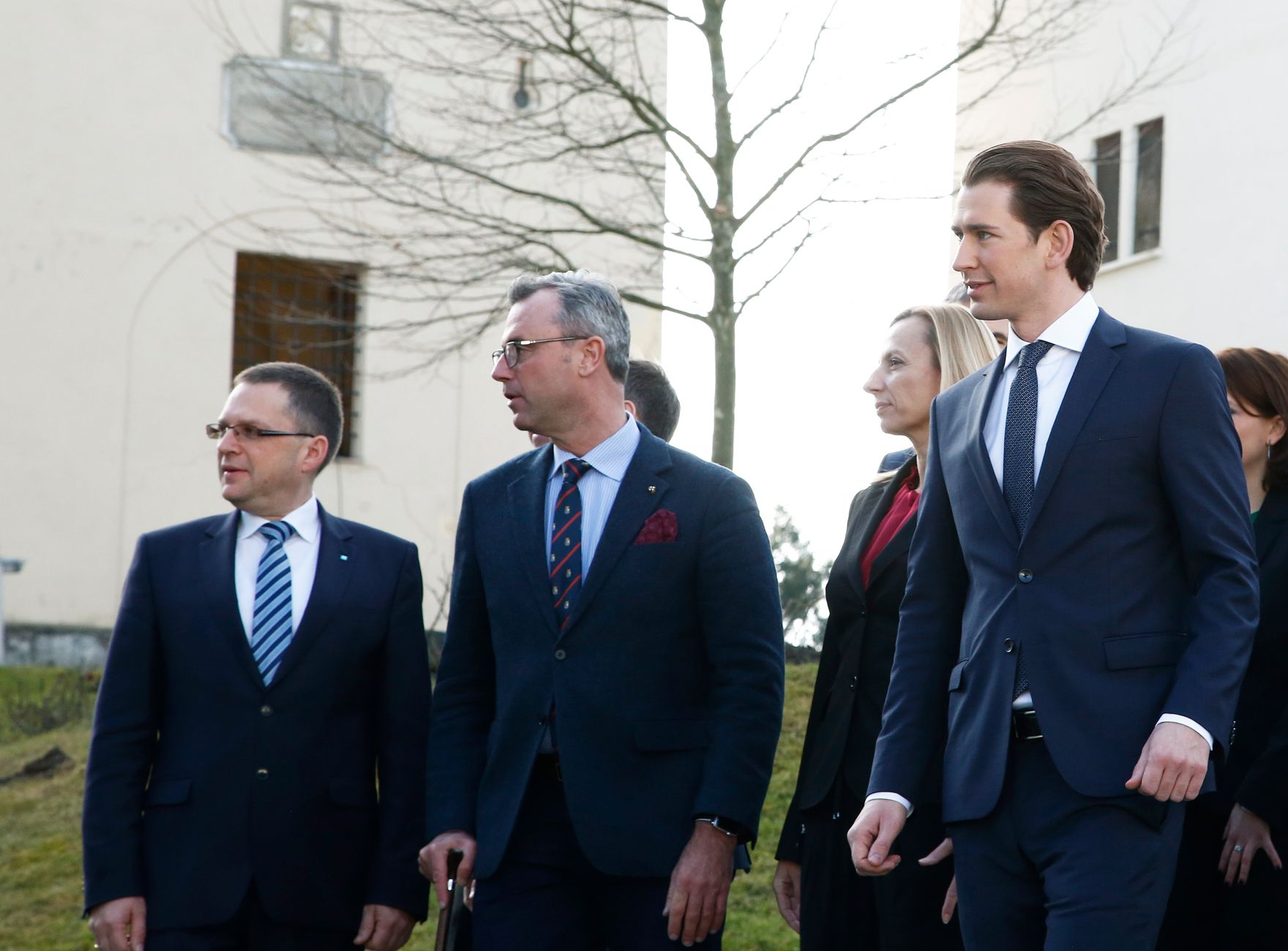 Am 5. J&auml;nner 2017 endete in Seggau die zweit&auml;gige Klausurtagung der Bundesregierung. Im Bild Bundeskanzler Sebastian Kurz (r.) mit Bundesminister Norbert Hofer (m.) und &Ouml;VP-Klubobmann August W&ouml;ginger (l.).