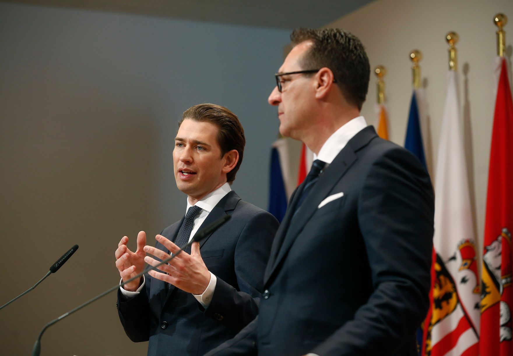 Am 5. J&auml;nner 2017 endete in Seggau die zweit&auml;gige Klausurtagung der Bundesregierung. Im Bild Bundeskanzler Sebastian Kurz (l.) mit Vizekanzler Heinz-Christian Strache (r.) bei der Abschlusspressekonferenz.