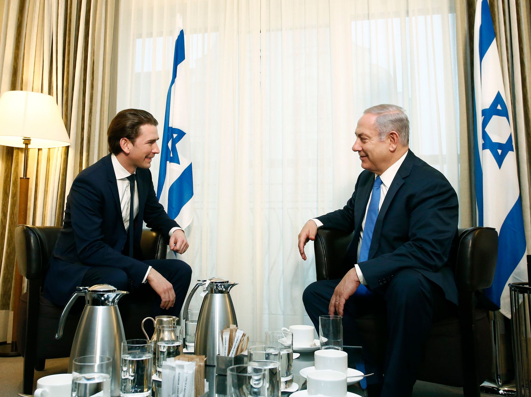 Am 16. Februar 2018 besuchte Bundeskanzler Sebastian Kurz (l.) die M&uuml;nchner Sicherheitskonferenz. Im Bild mit dem israelischen Ministerpr&auml;sidenten Benjamin Netanjahu (r.)