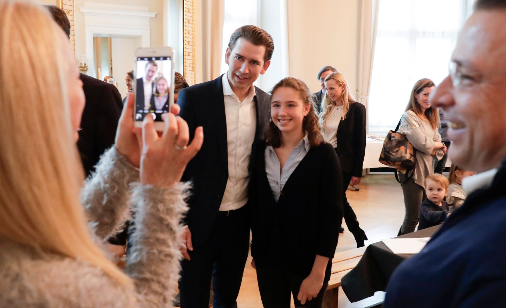 Am 1. M&auml;rz 2018 empfing Bundeskanzler Sebastian Kurz (l.) Familien zum Familienbonusevent.