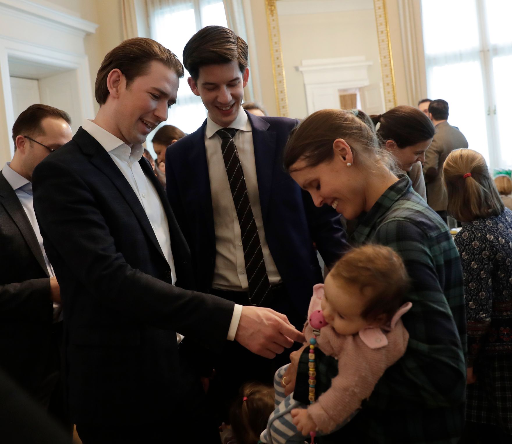 Am 1. M&auml;rz 2018 empfing Bundeskanzler Sebastian Kurz (l.) Familien zum Familienbonusevent.