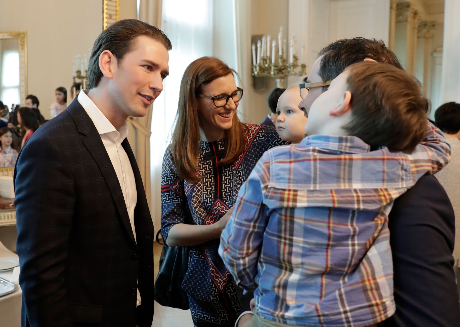 Am 1. M&auml;rz 2018 empfing Bundeskanzler Sebastian Kurz (l.) Familien zum Familienbonusevent.