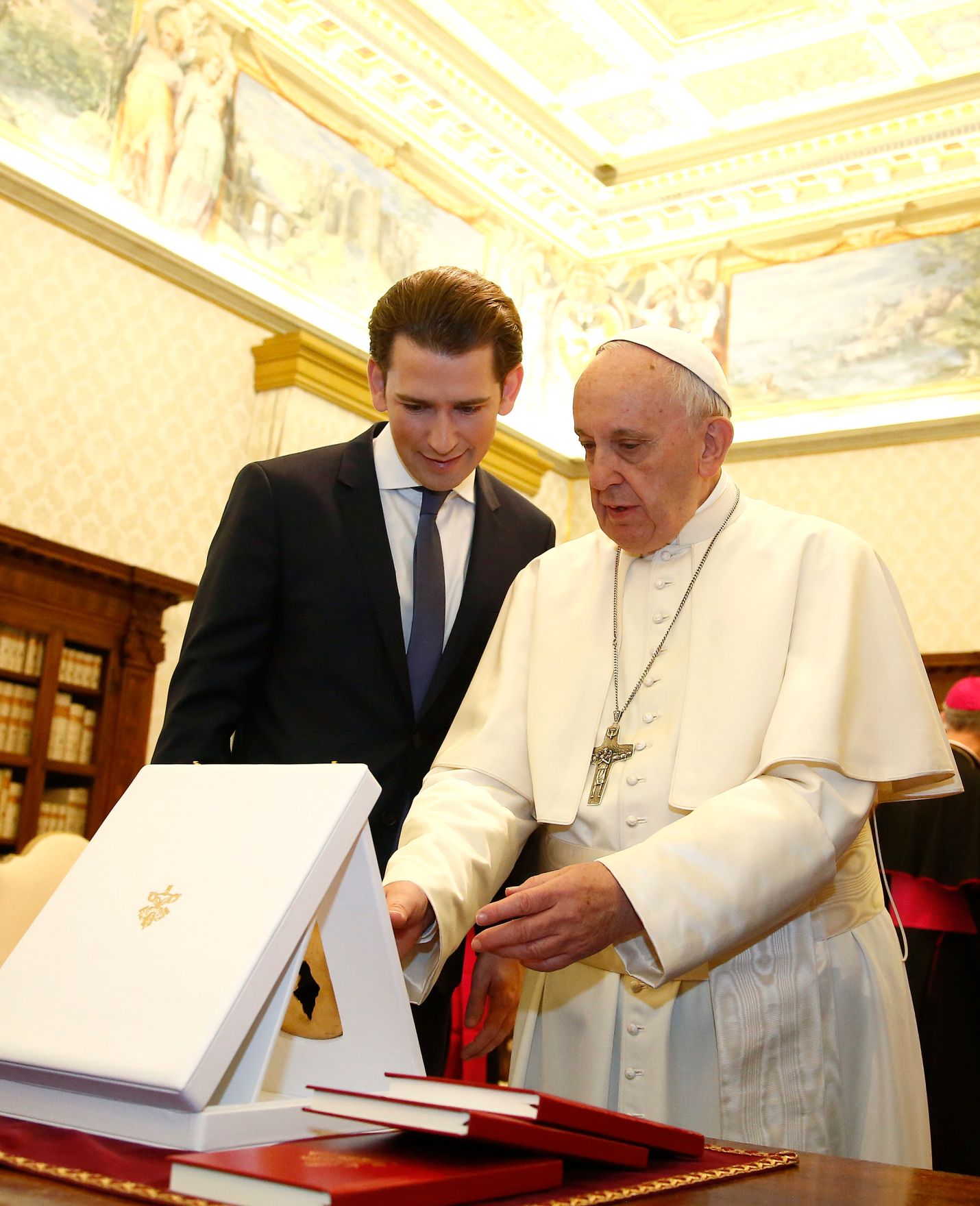 Am 5. M&auml;rz 2018 besuchte Bundeskanzler Sebastian Kurz (l.) Papst Franziskus (r.) zu einem Arbeitsgespr&auml;ch im Vatikan.