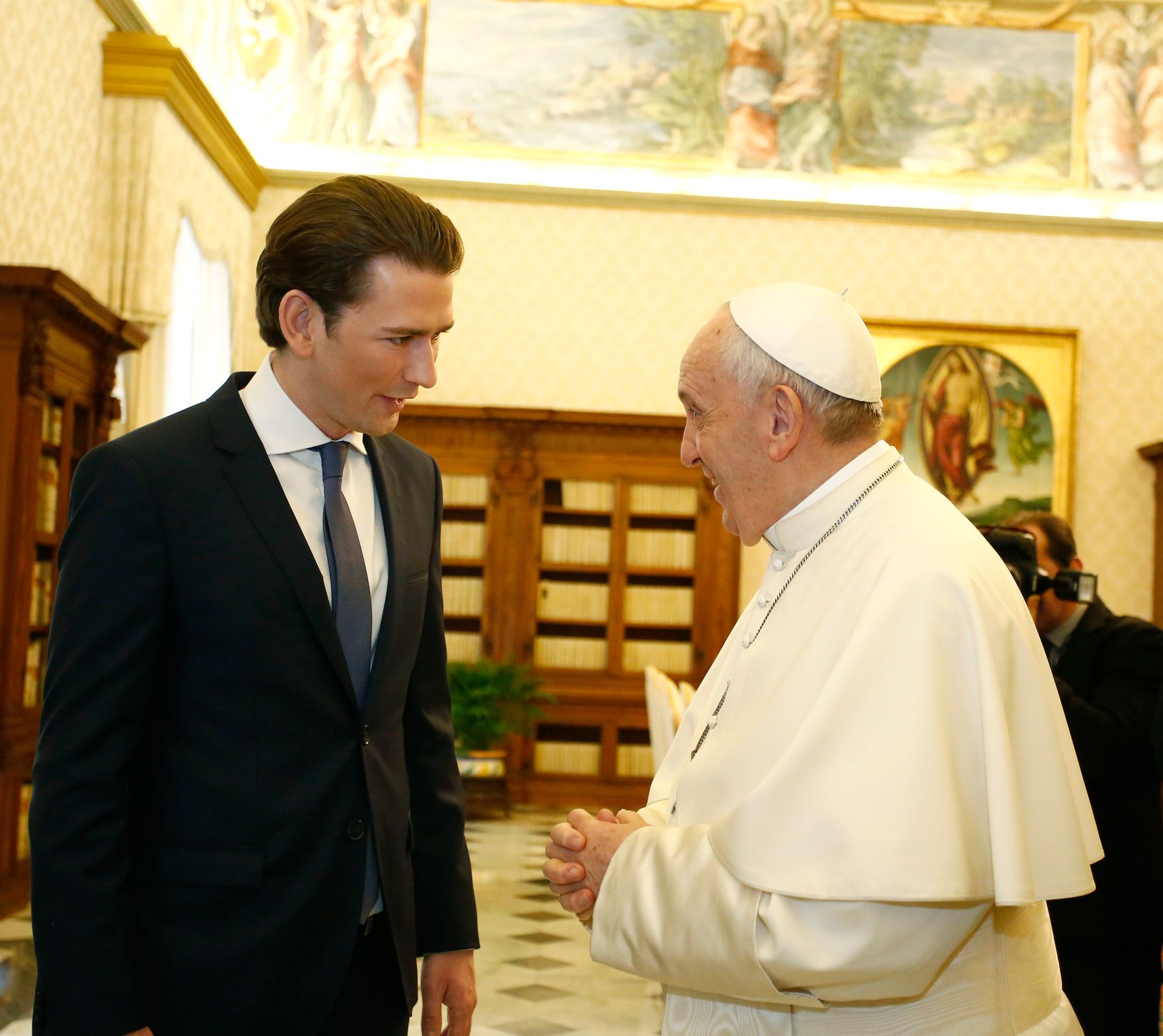 Am 5. M&auml;rz 2018 besuchte Bundeskanzler Sebastian Kurz (l.) Papst Franziskus (r.) zu einem Arbeitsgespr&auml;ch im Vatikan.