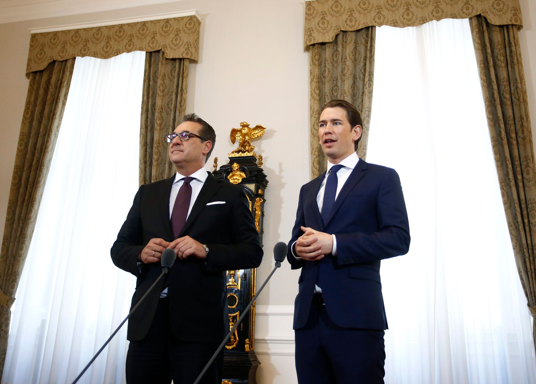 Am 18. April 2018 empfing Bundeskanzler Sebastian Kurz (r.) die AMS-Vorst&auml;nde Herbert Buchinger und Johannes Kopf. Im Bild mit Vizekanzler Heinz-Christian Strache (l.) bei der Pressekonferenz.