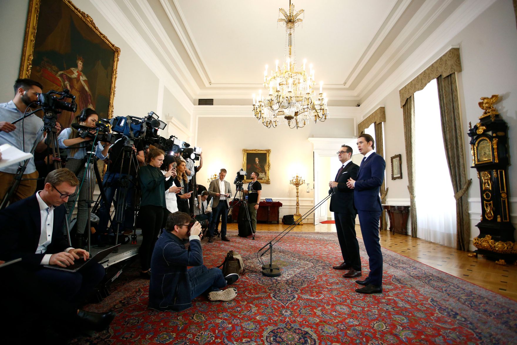 Am 18. April 2018 empfing Bundeskanzler Sebastian Kurz die AMS-Vorst&auml;nde Herbert Buchinger und Johannes Kopf. Im Bild mit Vizekanzler Heinz-Christian Strache bei der Pressekonferenz.