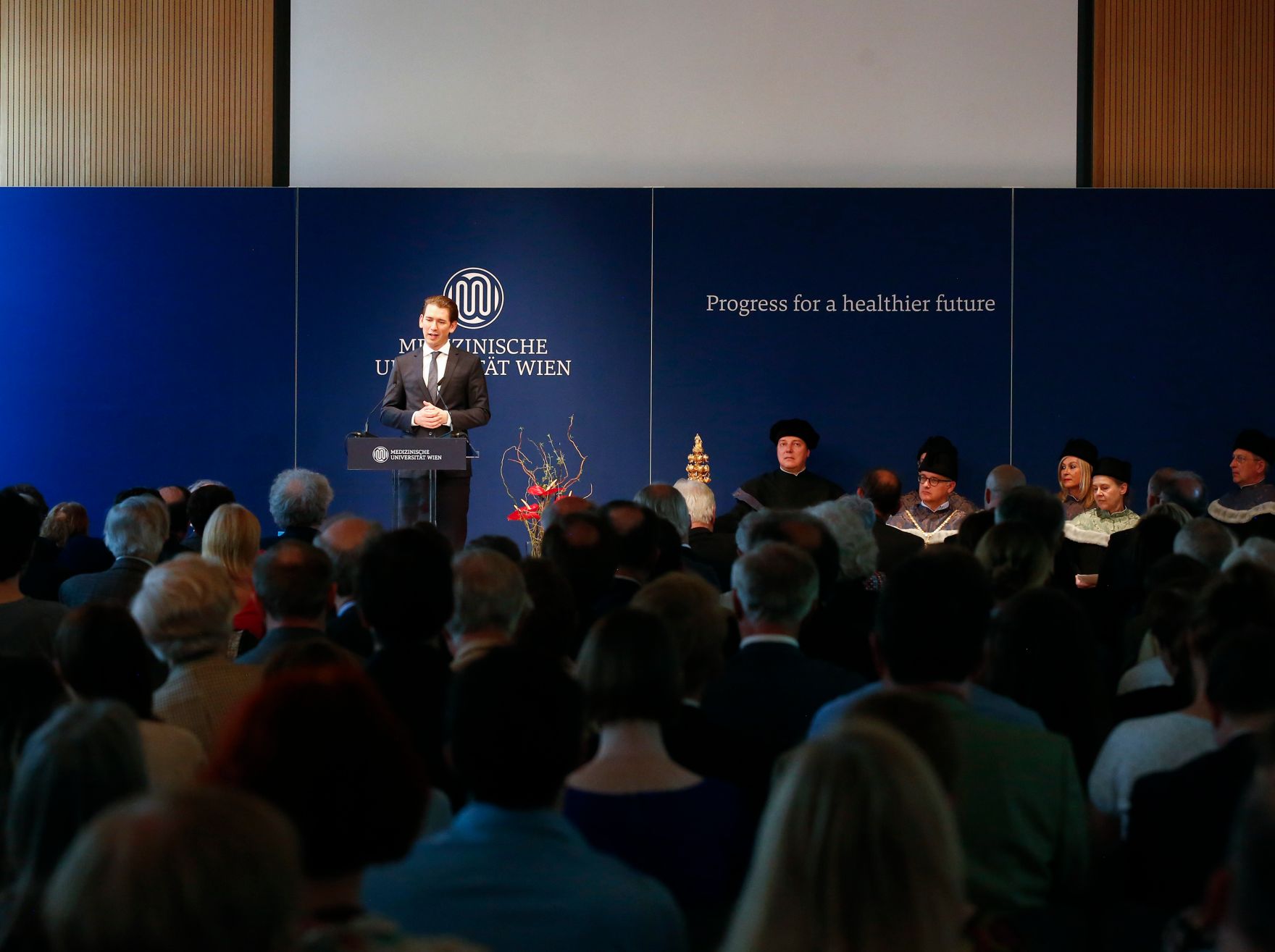 Am 24. April 2018 wurde dem Nobelpreistr&auml;ger Eric Kandel das Ehrendoktorat der Medizinischen Universit&auml;t Wien verliehen. Im Bild Bundeskanzler Sebastian Kurz.