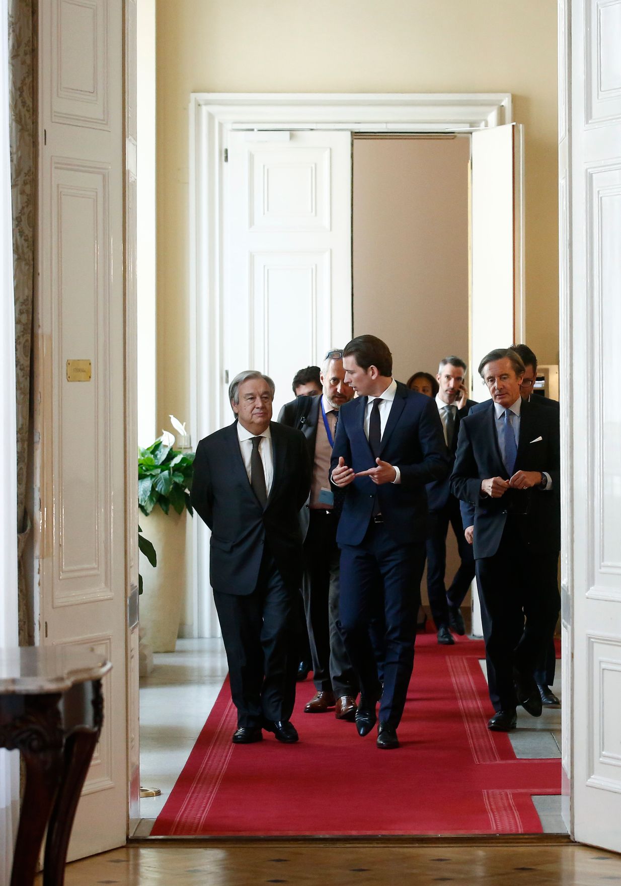 Am 14. Mai 2018 empfing Bundeskanzler Sebastian Kurz (m.) den Generalsekret&auml;r der Vereinten Nationen Ant&oacute;nio Manuel de Oliveira Guterres (l.) im Bundeskanzleramt.