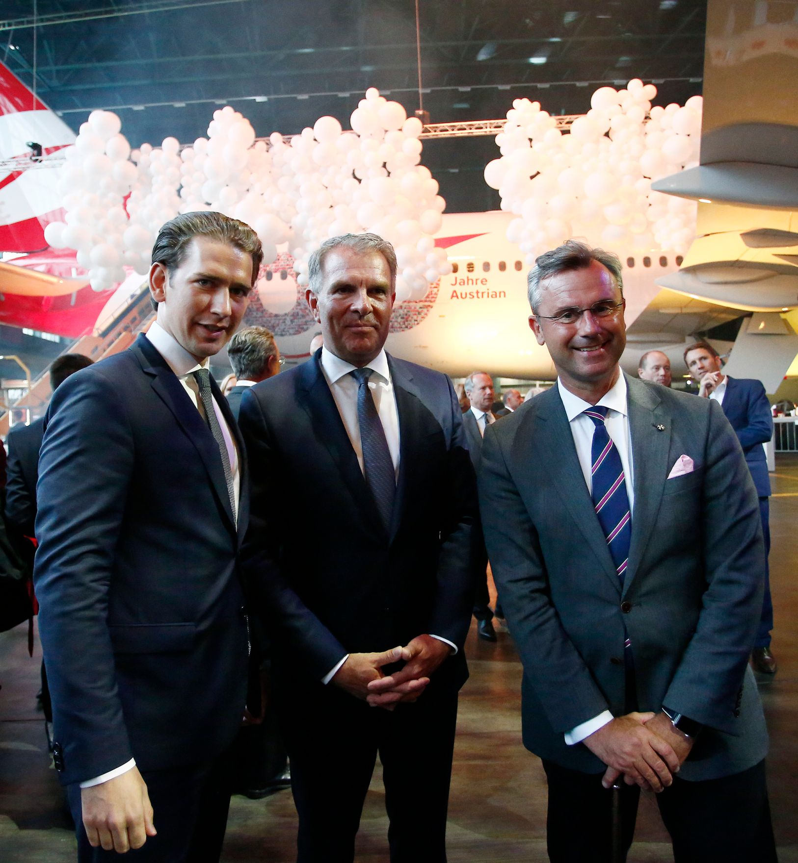 Am 15. Mai 2018 nahm Bundeskanzler Sebastian Kurz (l.) am Festakt &quot;60 Jahre Austrian Airlines&quot; teil. Im Bild mit Bundesminister Norbert Hofer (r.) und Lufthansa CEO Carsten Spohr (m.).