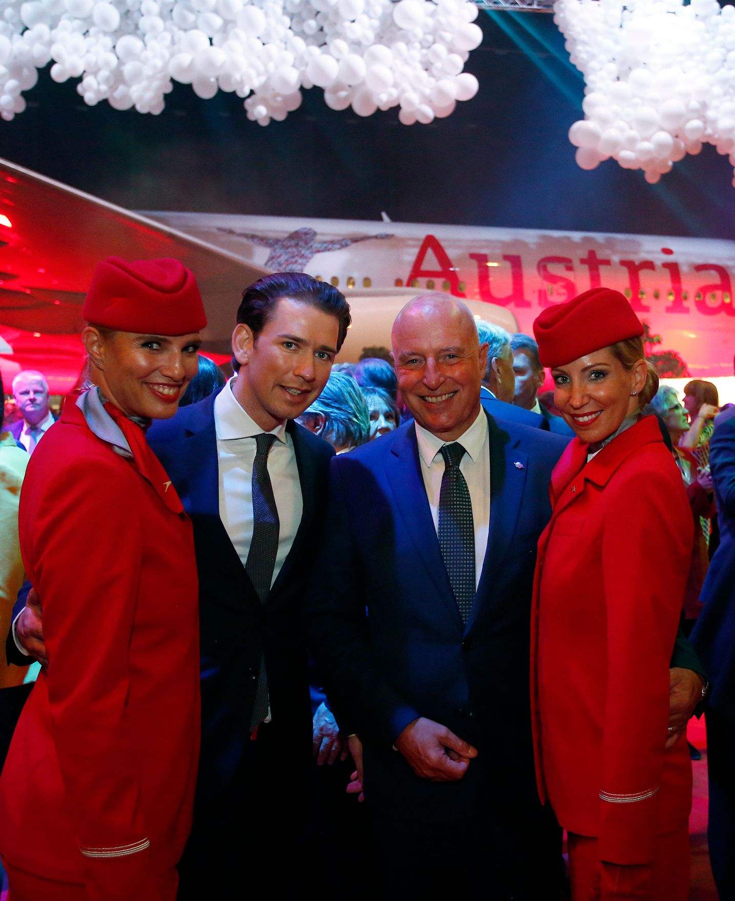 Am 15. Mai 2018 nahm Bundeskanzler Sebastian Kurz (m.l.) am Festakt "60 Jahre Austrian Airlines" teil. Im Bild mit Austrian Airlines CEO Kay Kratky (m.r.).