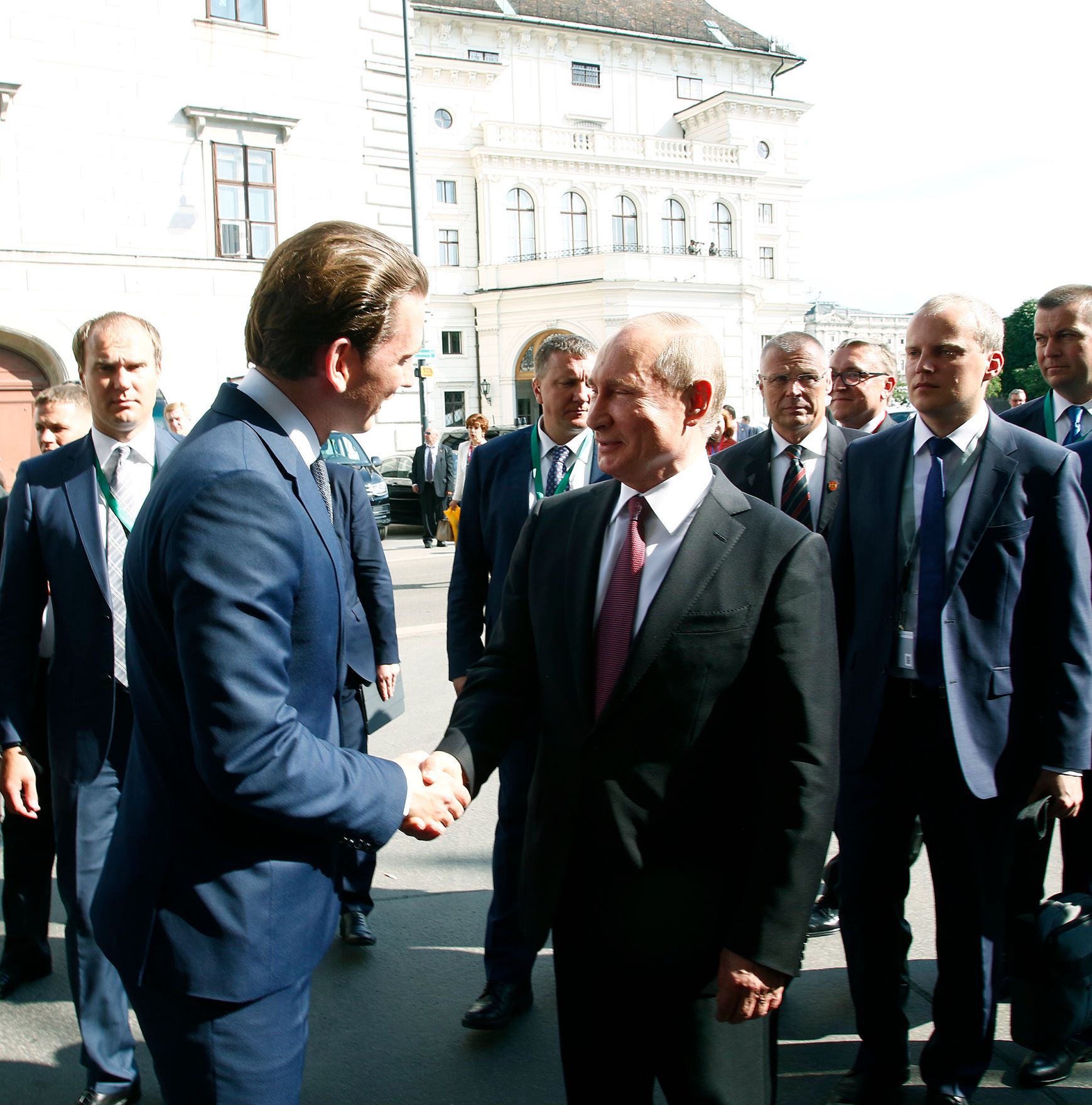 Am 5. Juni 2018 empfing Bundeskanzler Sebastian Kurz (l.) den russischen Pr&auml;sidenten Wladimir Putin (m.) zu einem Arbeitsgespr&auml;ch.