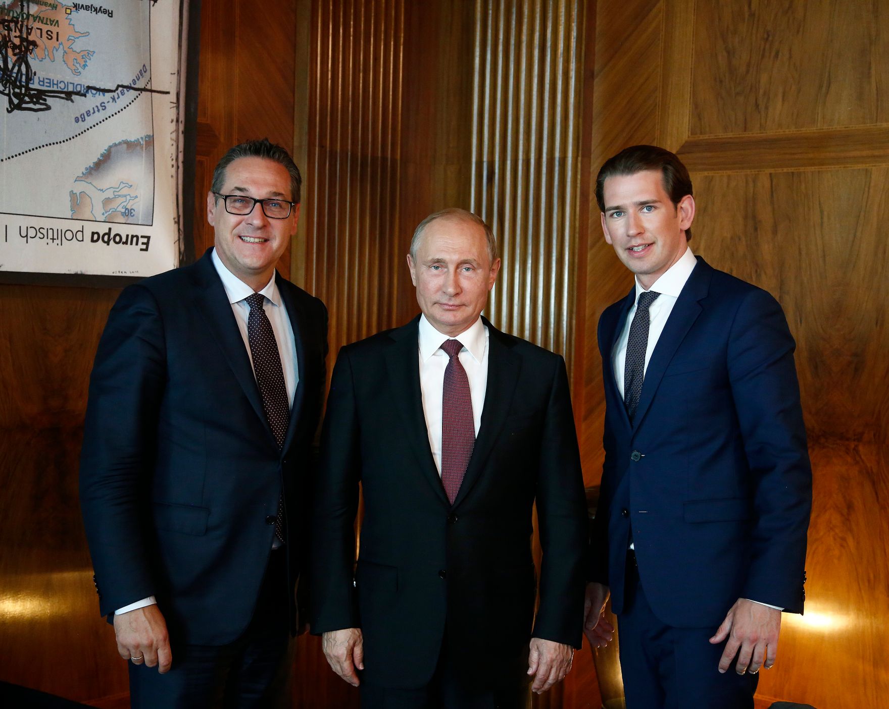 Am 5. Juni 2018 empfing Bundeskanzler Sebastian Kurz (r.) den russischen Pr&auml;sidenten Wladimir Putin (m.) zu einem Arbeitsgespr&auml;ch. Im Bild mit Vizekanzler Heinz-Christian Strache (l.).