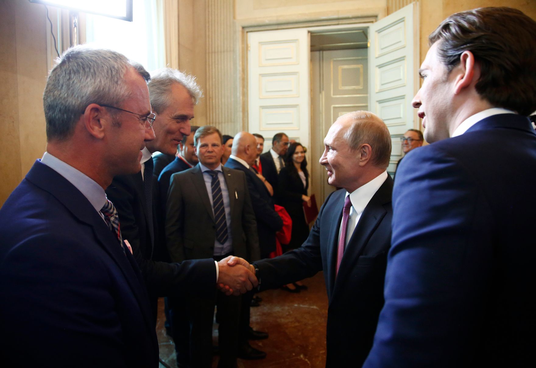 Am 5. Juni 2018 empfing Bundeskanzler Sebastian Kurz (r.) den russischen Pr&auml;sidenten Wladimir Putin (2.v.r.) zu einem Arbeitsgespr&auml;ch.