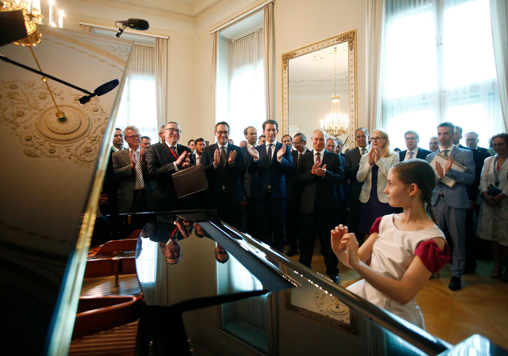 Am 5. Juni 2018 empfing Bundeskanzler Sebastian Kurz den russischen Pr&auml;sidenten Wladimir Putin zu einem Arbeitsgespr&auml;ch. Im Bild bei der musikalischen Darbietung der Musikerin Alma Deutscher (r.).