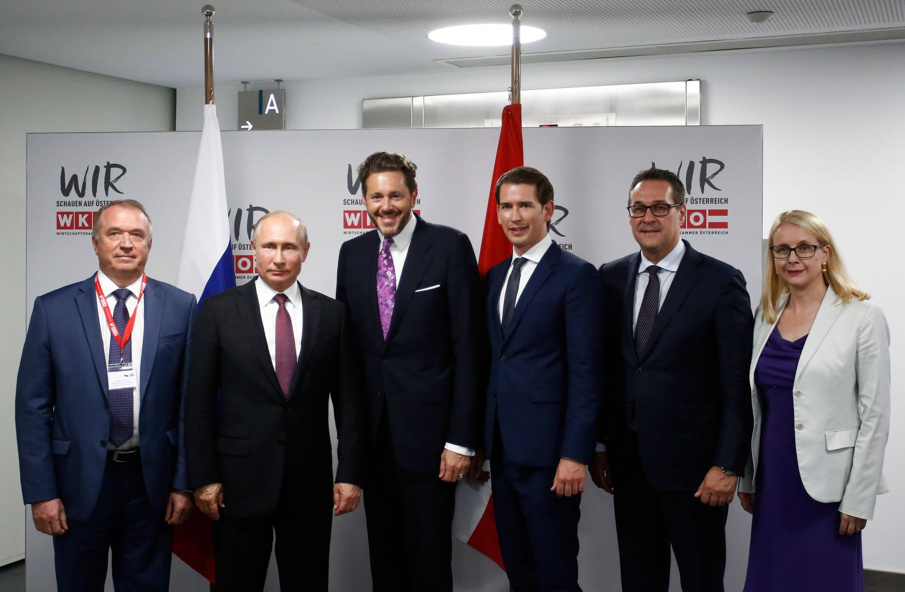 Am 5. Juni 2018 empfing Bundeskanzler Sebastian Kurz (m.r.) den russischen Pr&auml;sidenten Wladimir Putin (2.v.l.) zu einem Arbeitsgespr&auml;ch. Im Bild mit Vizekanzler Heinz-Christian Strache (2.v.r.), Bundesministerin Margarete Schramb&ouml;ck (r.), dem Pr&auml;sidenten der Wirtschaftskammer &Ouml;sterreich Harald Mahrer (m.l.) und dem Pr&auml;sidenten der russischen Handels- und Industriekammer Sergey Katyrin (l.) beim Empfang in der Wirtschaftskammer &Ouml;sterreich.