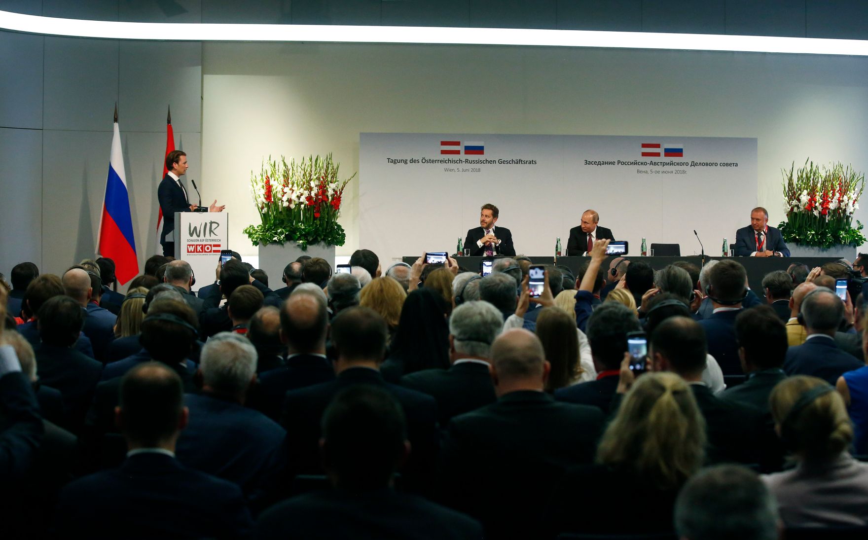 Am 5. Juni 2018 empfing Bundeskanzler Sebastian Kurz den russischen Pr&auml;sidenten Wladimir Putin zu einem Arbeitsgespr&auml;ch. Im Bild bei der Tagung des &Ouml;sterreichisch-Russischen Gesch&auml;ftsrats in der Wirtschaftskammer &Ouml;sterreich.