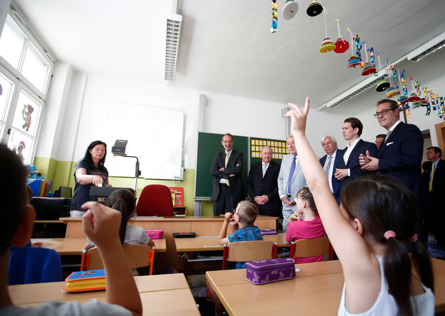 Am 18. Juni 2018 besuchte Bundeskanzler Sebastian Kurz gemeinsam mit Vizekanzler Heinz-Christian Strache und Bundesminister Heinz Fa&szlig;mann im Rahmen der Best Practice Beispiele "Deutschf&ouml;rderklassen" die Otto Gl&ouml;ckel Sportvolksschule Wiener Neustadt.