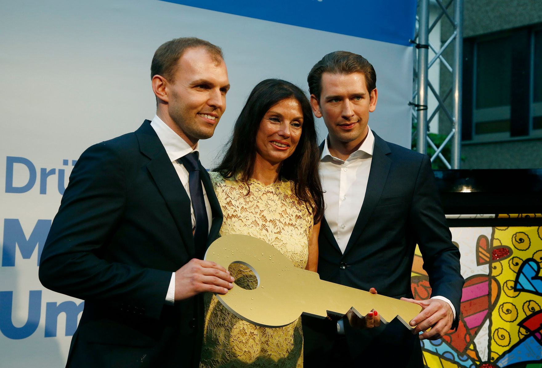 Am 26. Juni 2018 nahm Bundeskanzler Sebastian Kurz (r.) an der Ronald McDonald Hauser&ouml;ffnung teil. Im Bild mit der Pr&auml;sidentin Sonja Klima (m.).