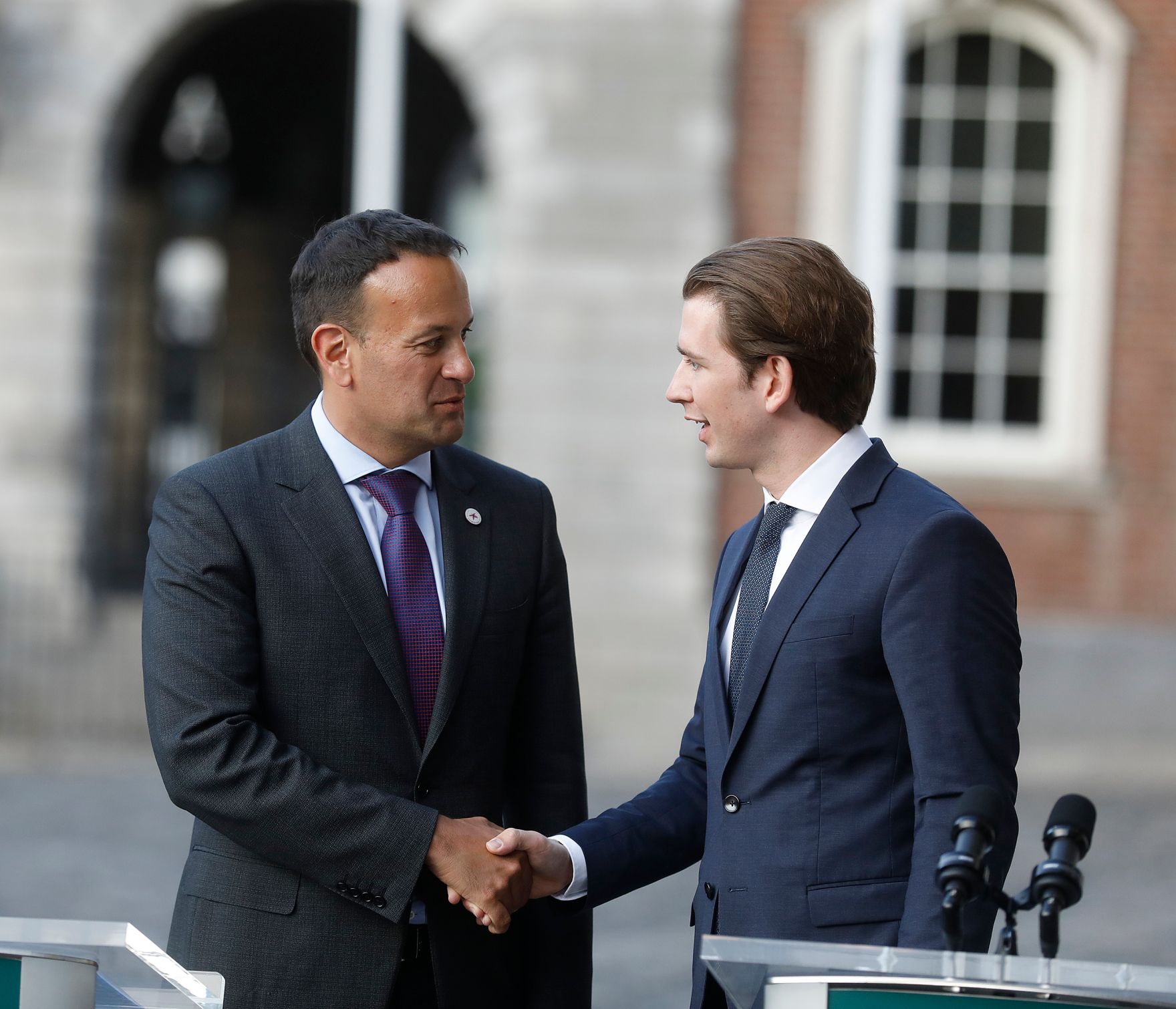 Am 8. Juli 2018 reiste Bundeskanzler Sebastian Kurz (r.) zu einem Arbeitsgespr&auml;ch nach Irland. Im Bild bei den Pressestatements mit dem irischen Premierminister Leo Varadkar (l.).