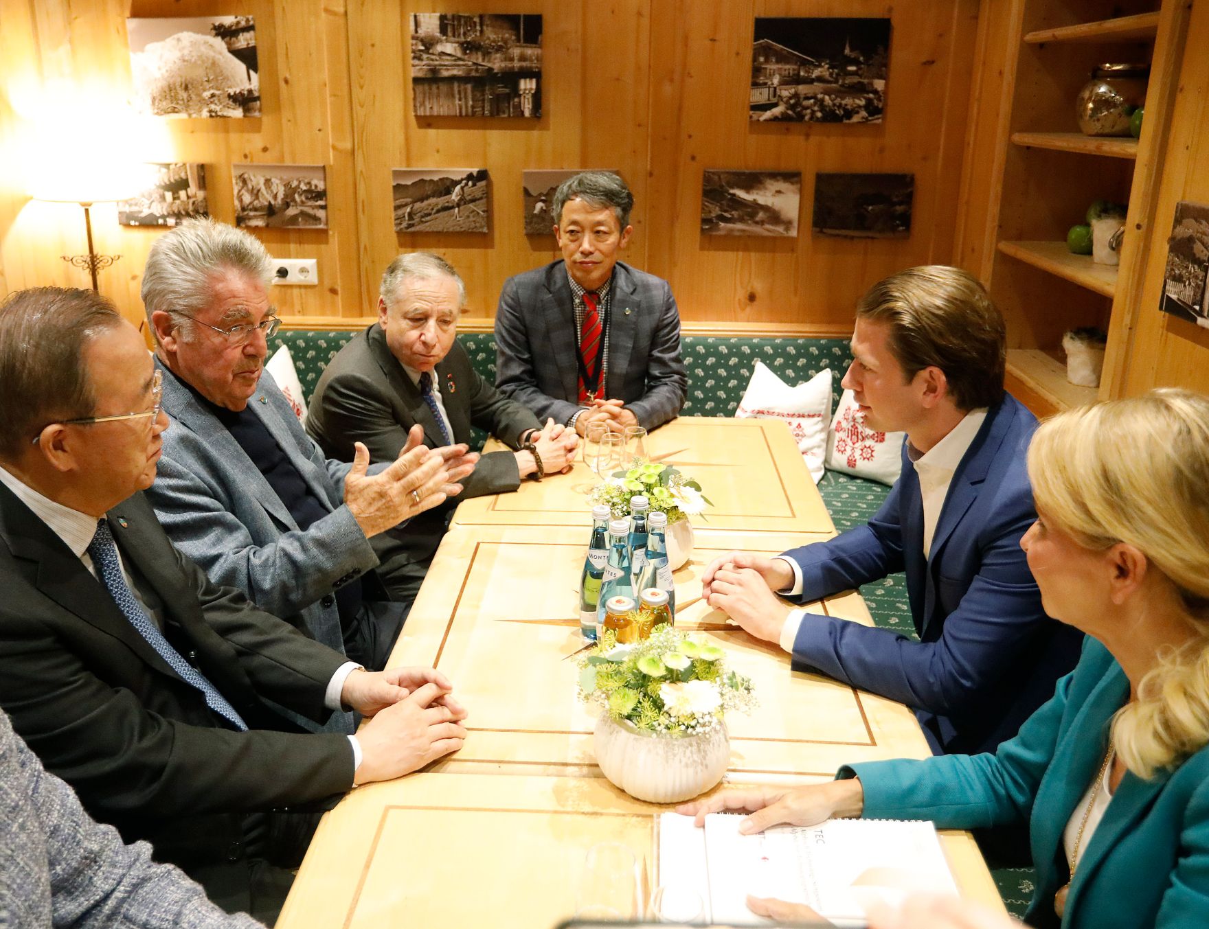 Am 27. August 2018 besuchte Bundeskanzler Sebastian Kurz (2.v.r.) das Europ&auml;ische Forum Alpbach. Im Bild mit dem Bundespr&auml;sidenten au&szlig;er Dienst Heinz Fischer (2.v.l.) und dem ehemaligen UN-Generalsekret&auml;r Ban Ki Moon (l.).