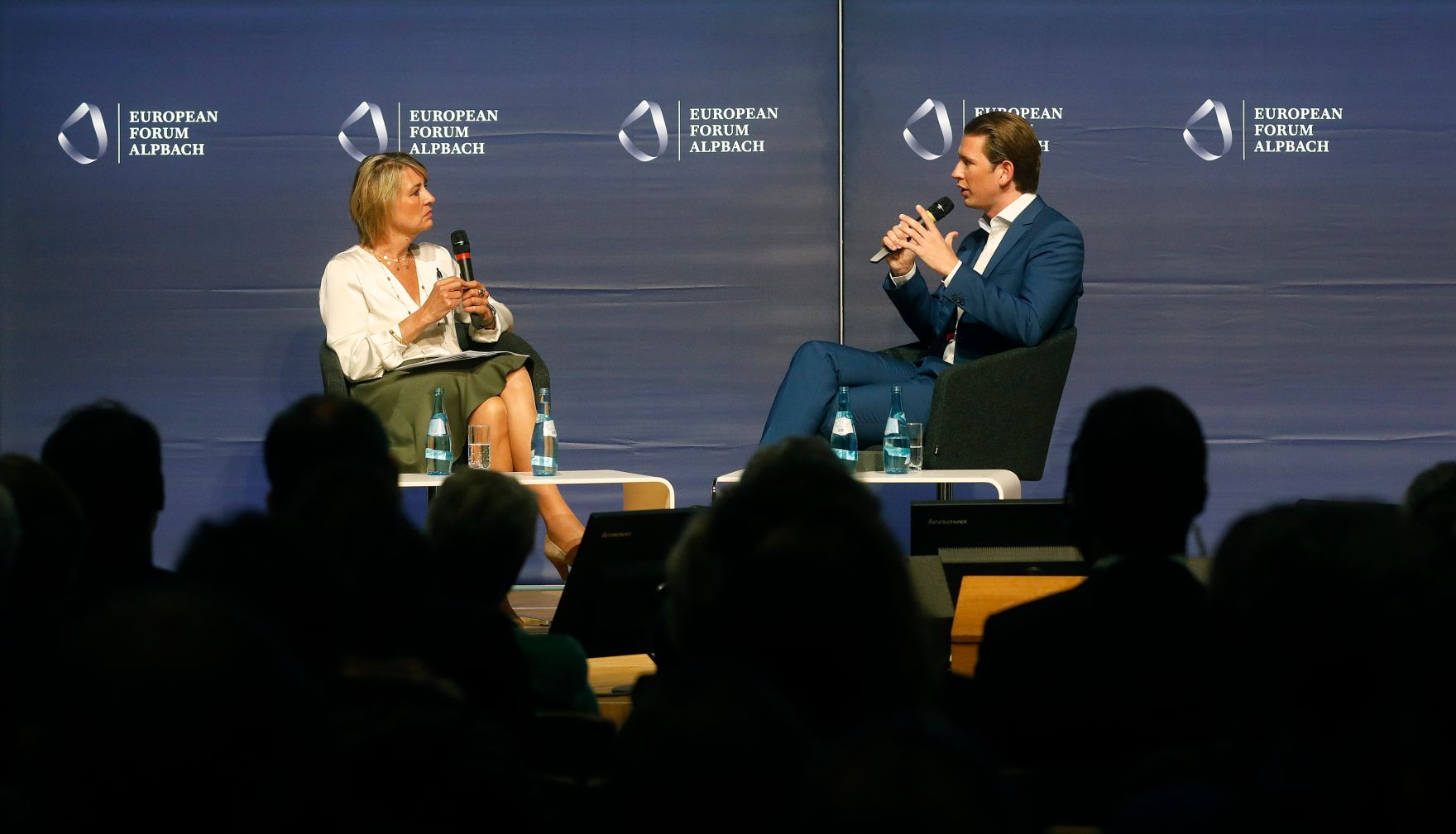 Am 27. August 2018 besuchte Bundeskanzler Sebastian Kurz (r.) das Europ&auml;ische Forum Alpbach. Im Bild bei einer Diskussion.