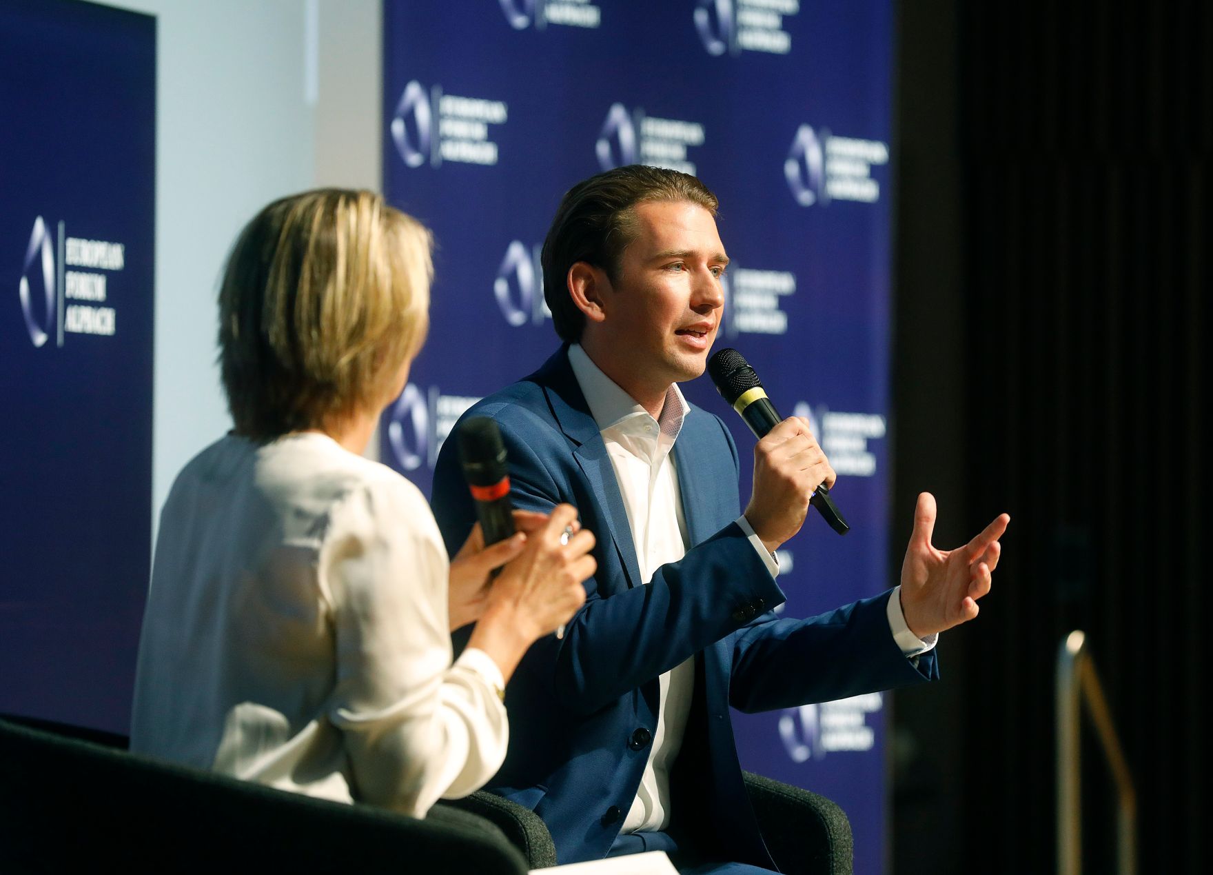 Am 27. August 2018 besuchte Bundeskanzler Sebastian Kurz (r.) das Europ&auml;ische Forum Alpbach. Im Bild bei einer Diskussion.