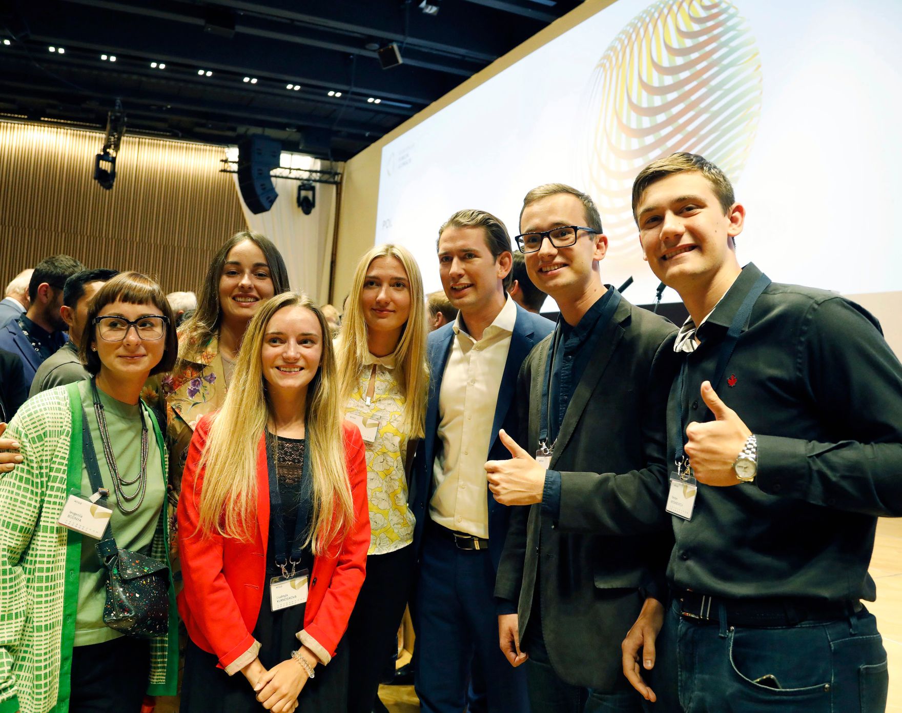 Am 27. August 2018 besuchte Bundeskanzler Sebastian Kurz das Europ&auml;ische Forum Alpbach. Im Bild mit Teilnehmerinnen und Teilnehmern des Europ&auml;ischen Forum Alpbach.
