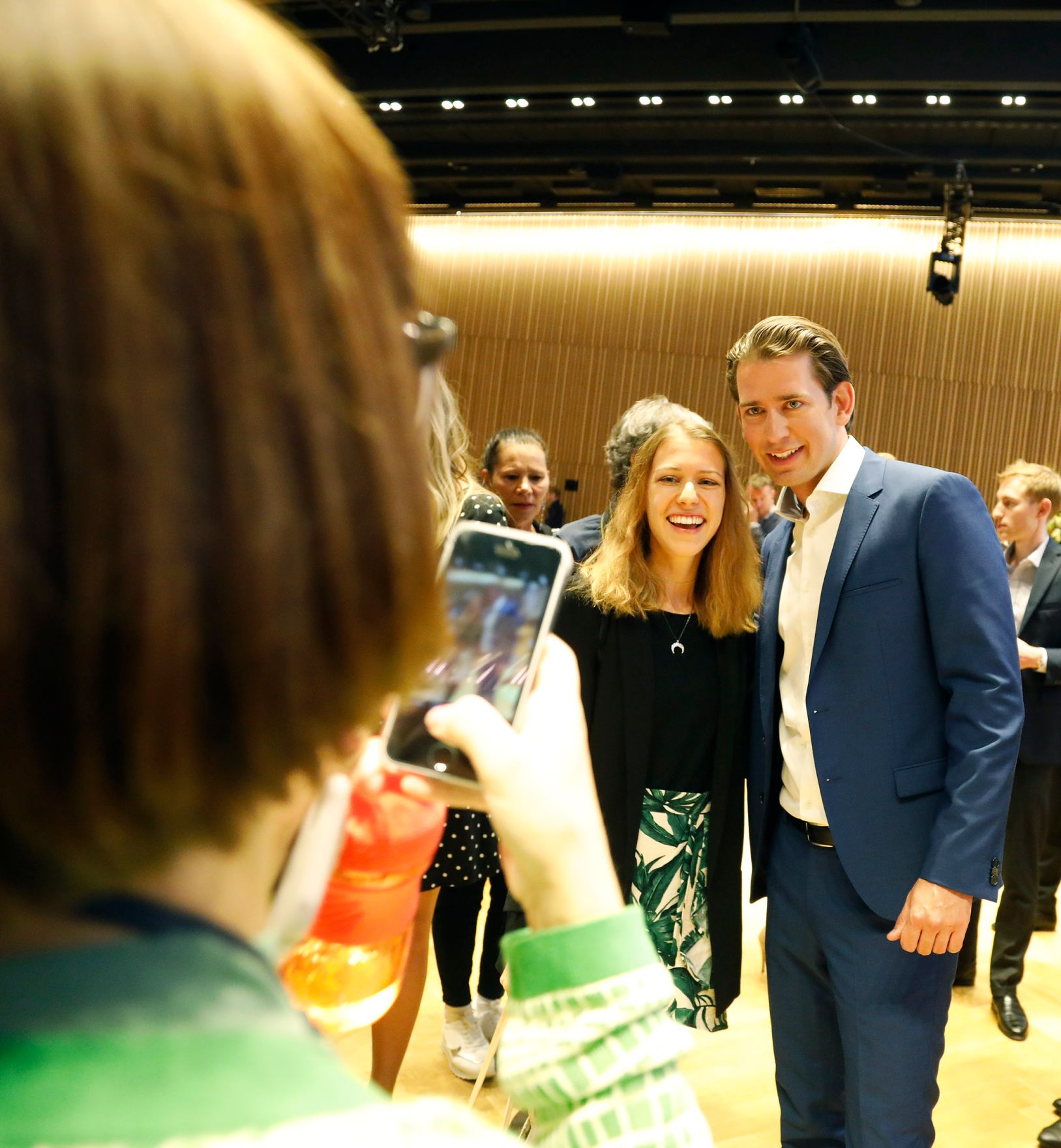 Am 27. August 2018 besuchte Bundeskanzler Sebastian Kurz das Europ&auml;ische Forum Alpbach. Im Bild mit Teilnehmerinnen und Teilnehmern des Europ&auml;ischen Forum Alpbach.