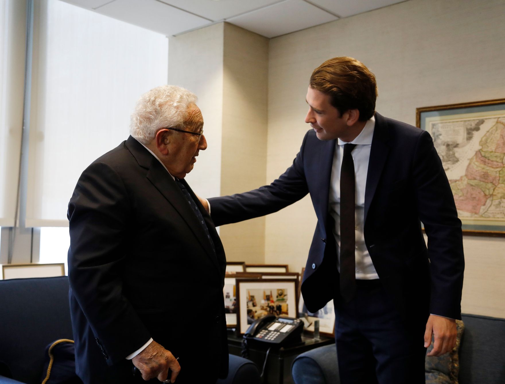 Am 26. September 2018 setzte Bundeskanzler Sebastian Kurz (r.) seine Reise anl&auml;sslich der UN-Generalversammlung nach New York fort. Im Bild bei einer Treffen mit Henry Kissinger (l.).