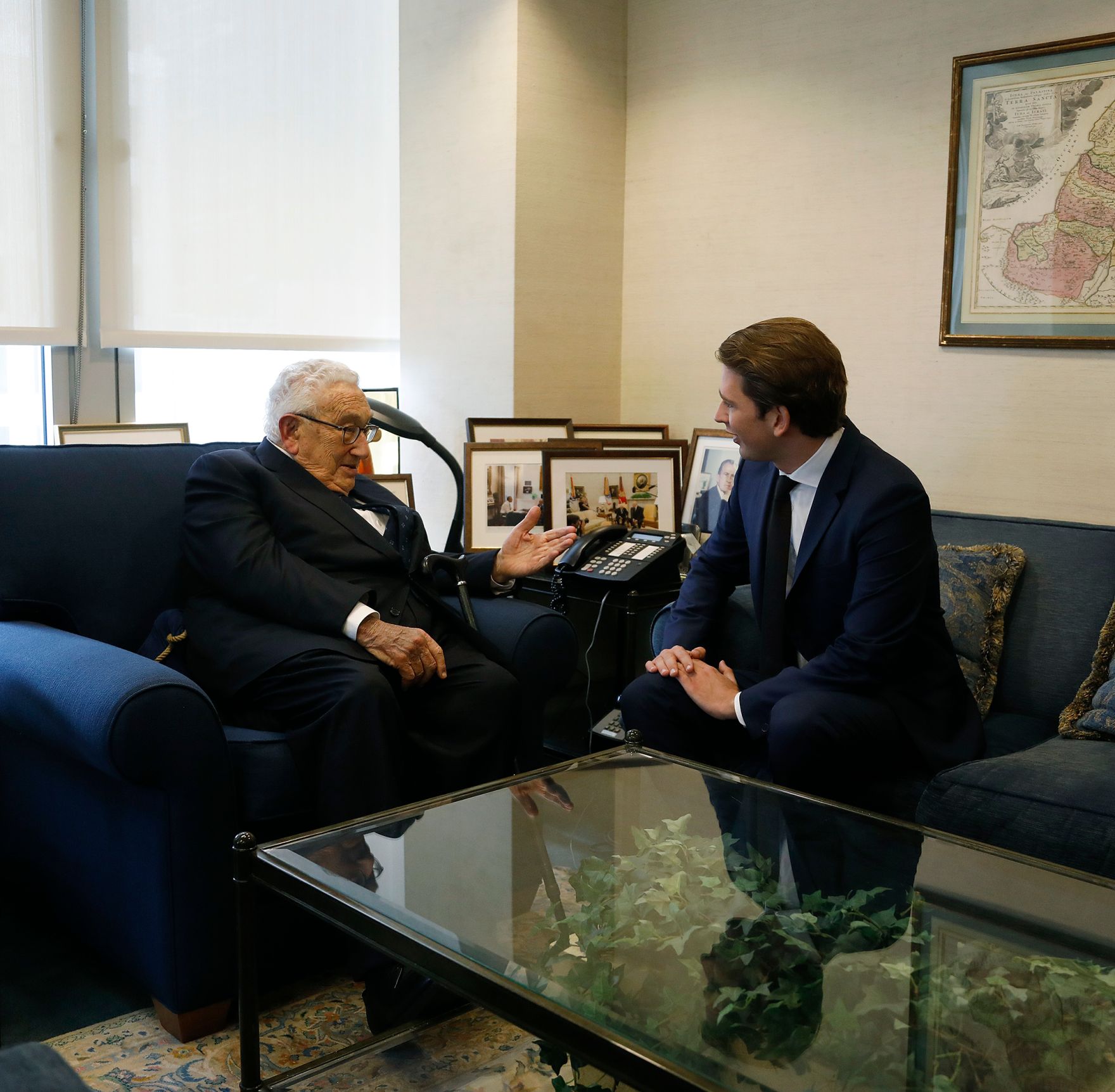 Am 26. September 2018 setzte Bundeskanzler Sebastian Kurz (r.) seine Reise anl&auml;sslich der UN-Generalversammlung nach New York fort. Im Bild bei einer Treffen mit Henry Kissinger (l.).