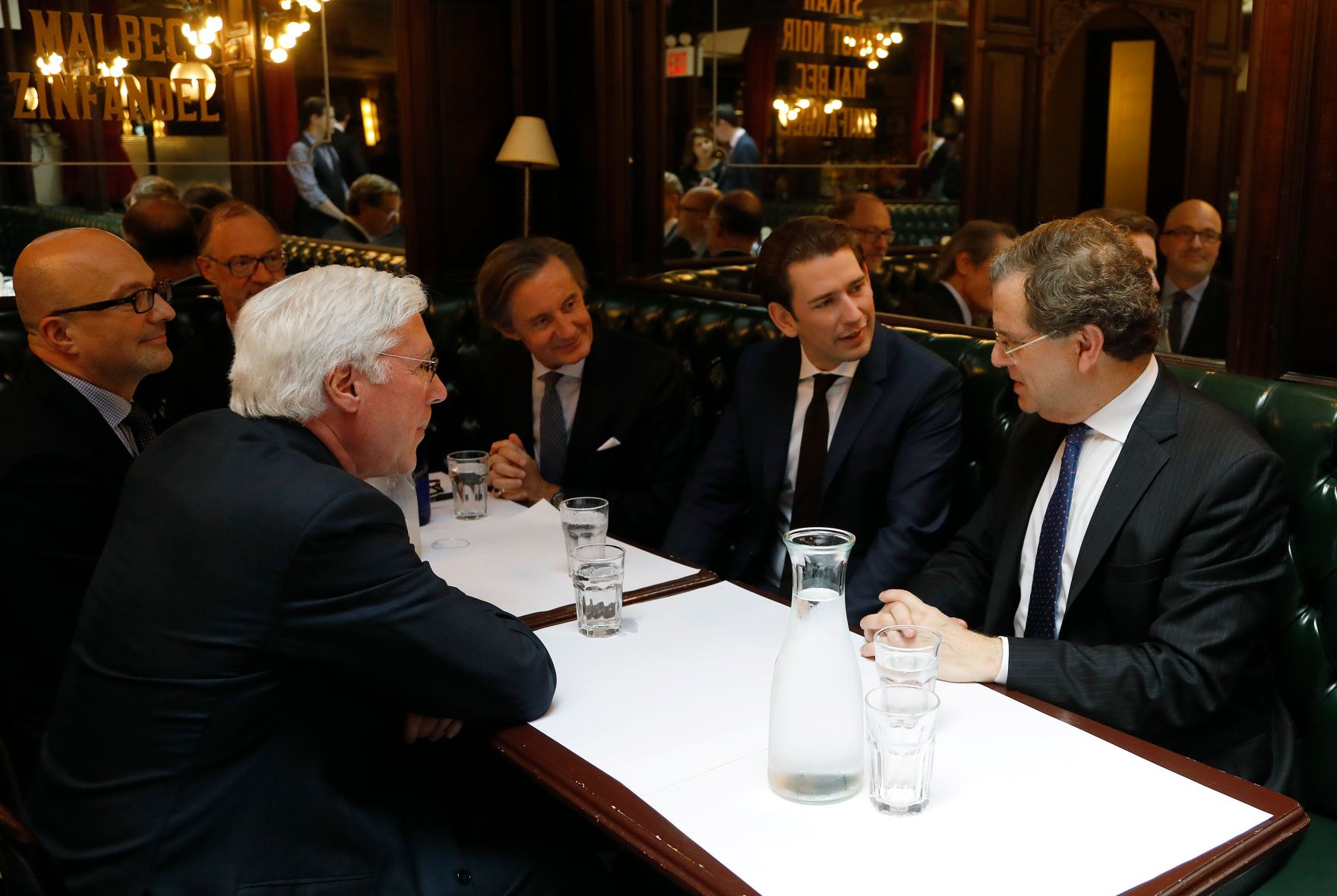 Am 26. September 2018 setzte Bundeskanzler Sebastian Kurz (2.v.r.) seine Reise anl&auml;sslich der UN-Generalversammlung nach New York fort. Im Bild bei einer Treffen mit David Harris (r.).