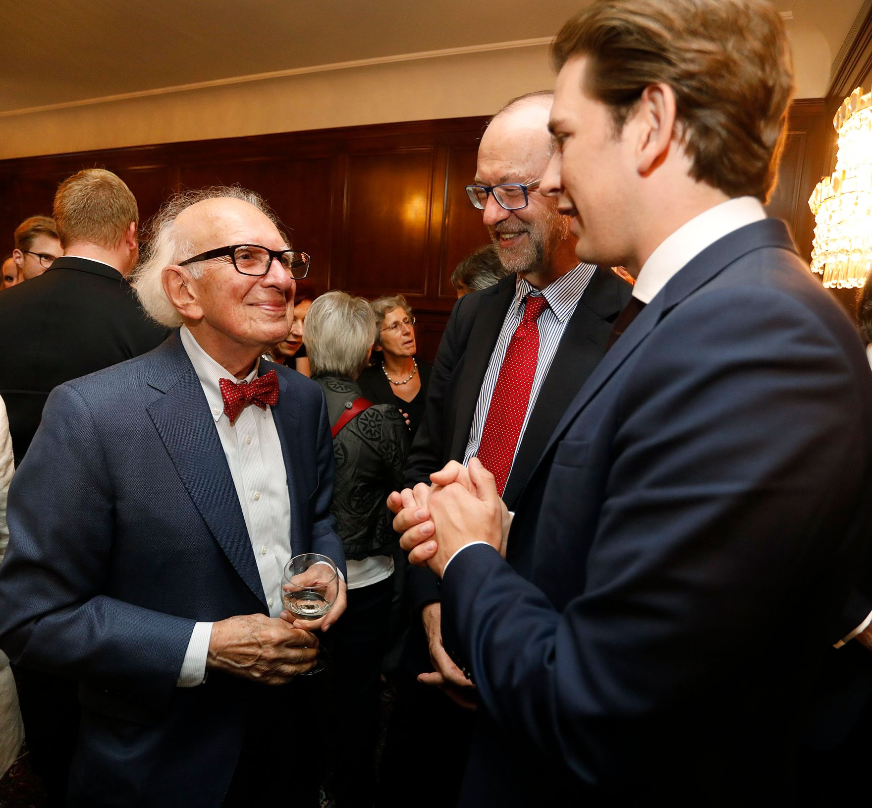 Am 26. September 2018 setzte Bundeskanzler Sebastian Kurz (r.) seine Reise anl&auml;sslich der UN-Generalversammlung nach New York fort. Im Bild beim Empfang der Auslands&ouml;sterreicher.