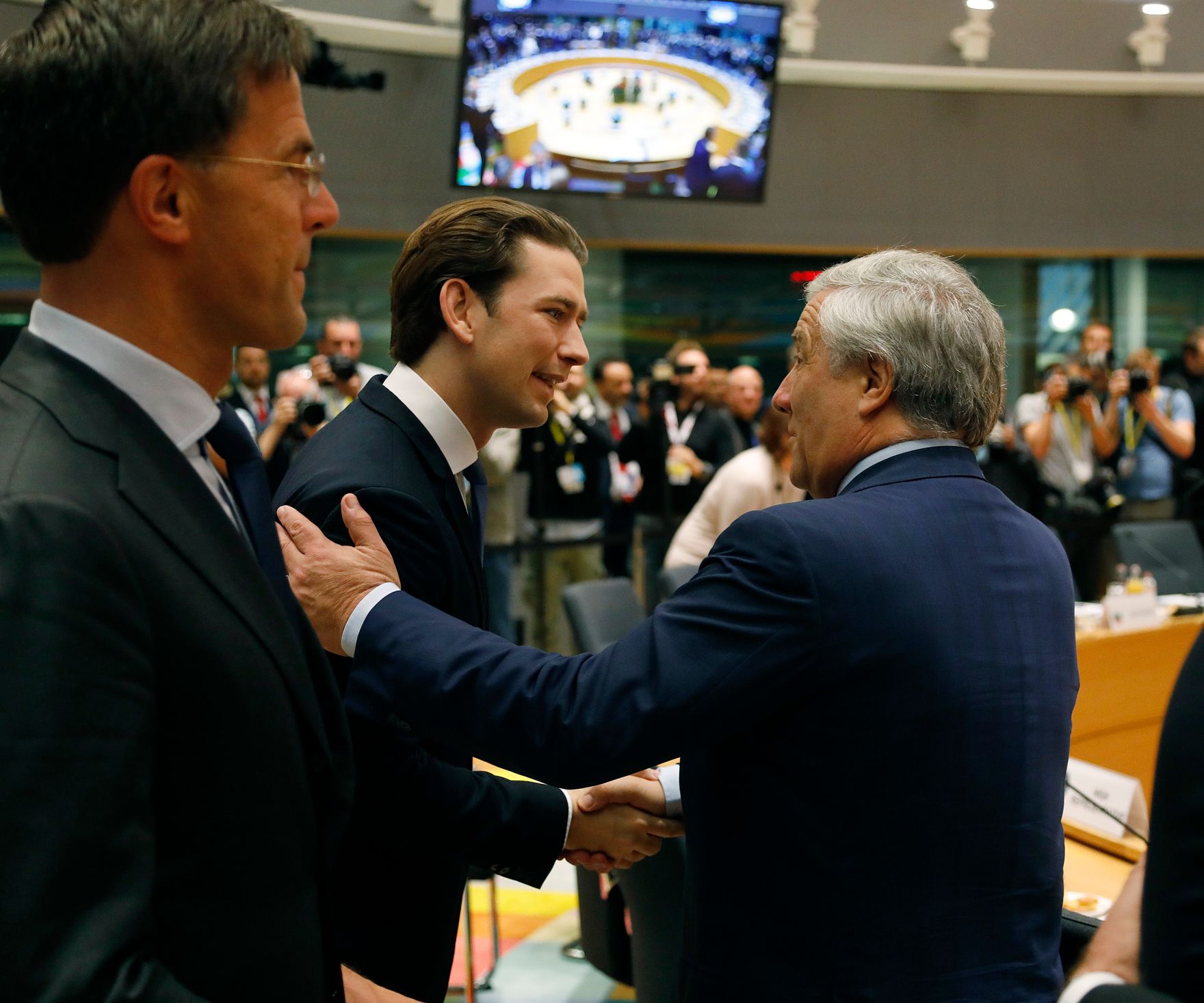 Am 18. Oktober 2018 nahm Bundeskanzler Sebastian Kurz (l.) am Euro-Gipfel in Br&uuml;ssel teil. Im Bild mit dem Pr&auml;sidenten des Europ&auml;ischen Parlaments Antonio Tajani (r.).