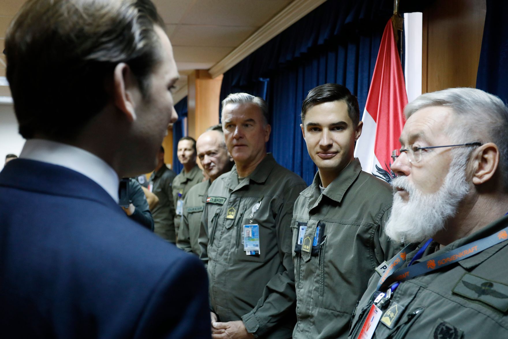 Am 6. November 2018 reiste Bundeskanzler Sebastian Kurz (l.) zu einem Arbeitsbesuch nach Pristina. Im Bild beim Besuch der Kosovo-Truppe KFOR (Kosovo Force) in Pristina.